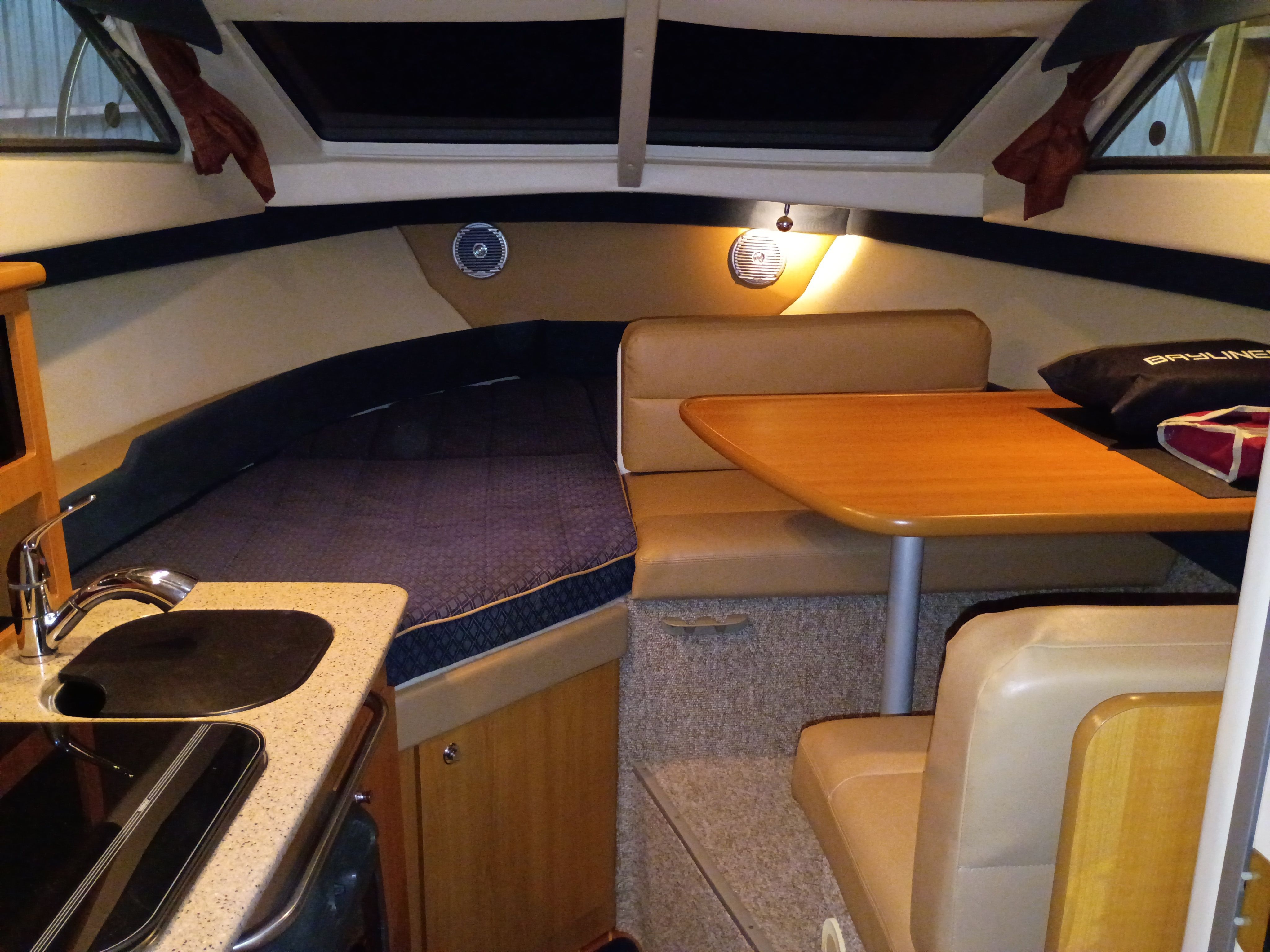 2008 Bayliner Discovery 246 Cruiser - 6