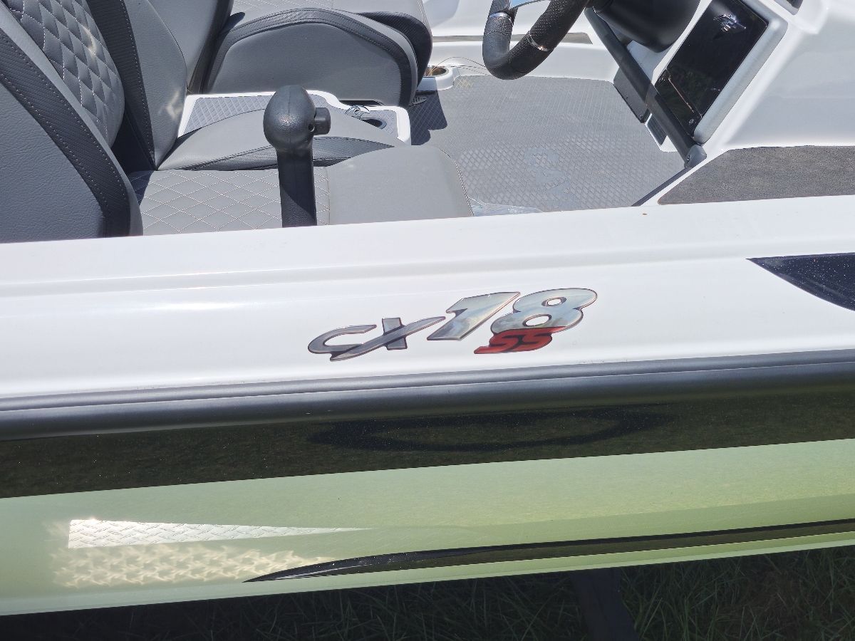 Close-up of Caymas CX 18 SS interior with gear lever and logo.