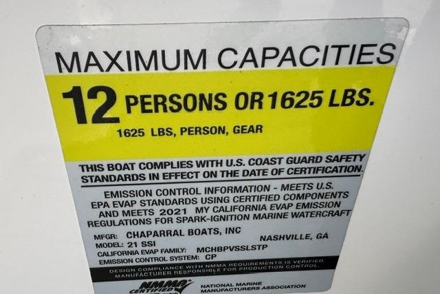 Maximum capacity label for 2021 Chaparral 21 SSi: 12 persons or 1625 lbs.