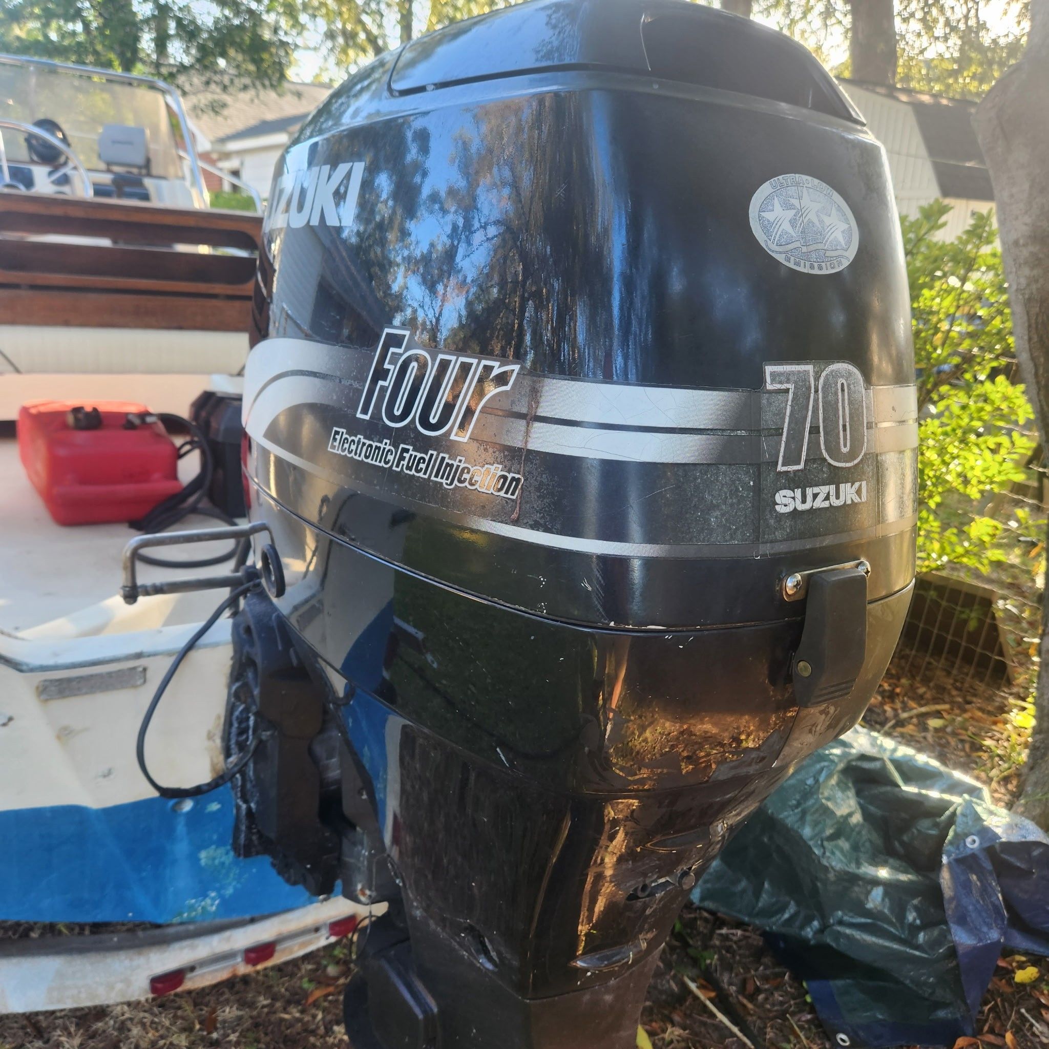 A Suzuki 70 HP outboard motor on a 1976 Boston Whaler MONTAUK boat.