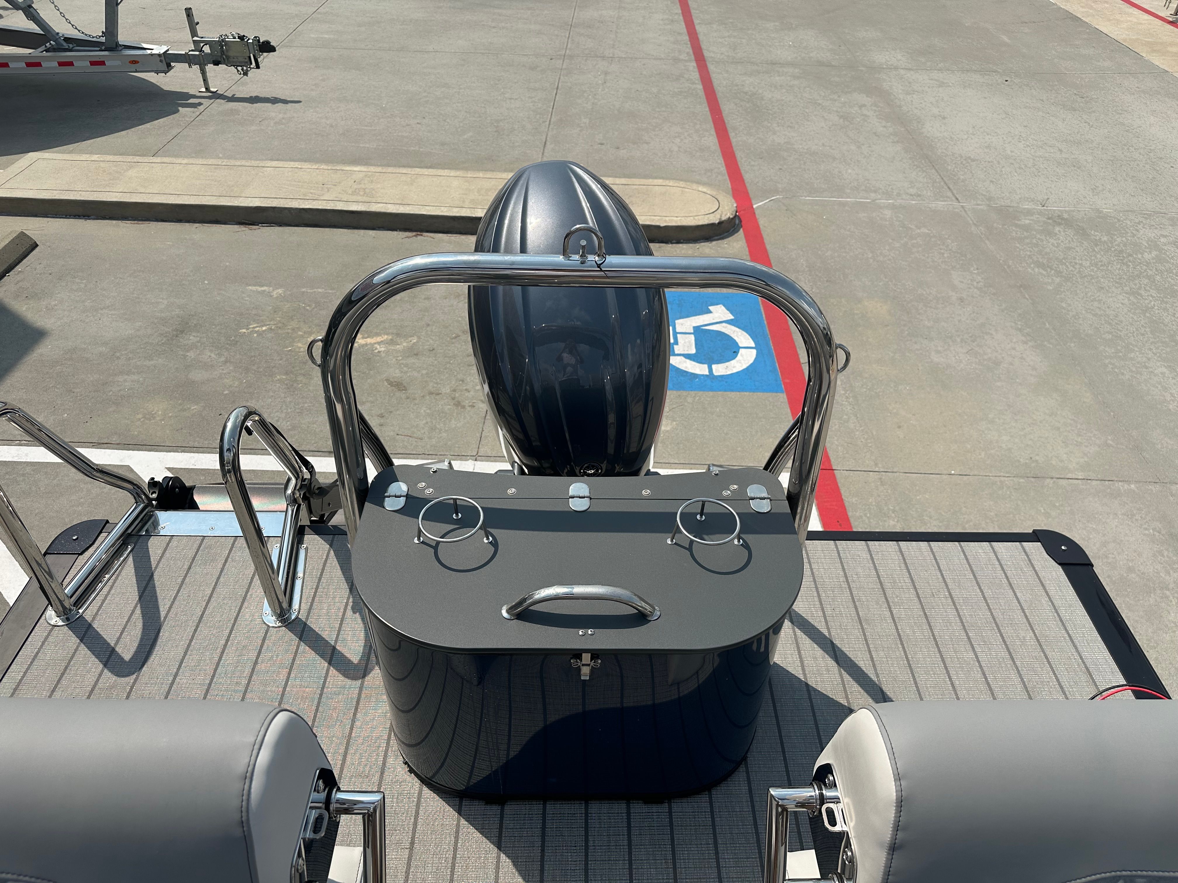 2025 Avalon Catalina Quad Lounge Shift - 23' - 36