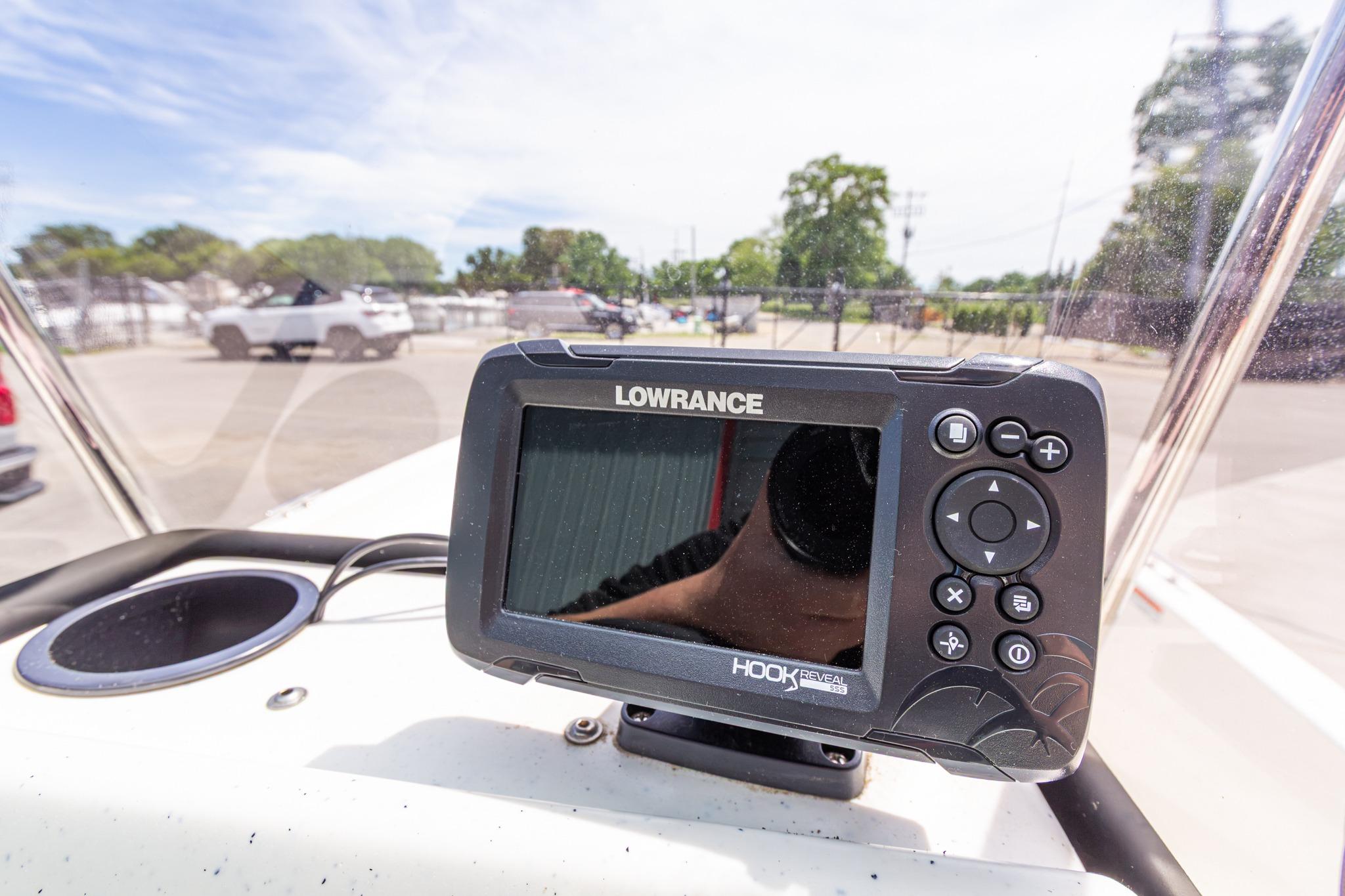 Lowrance Hook Reveal fish finder on 2020 Mako Pro Skiff 15 CC boat dashboard.