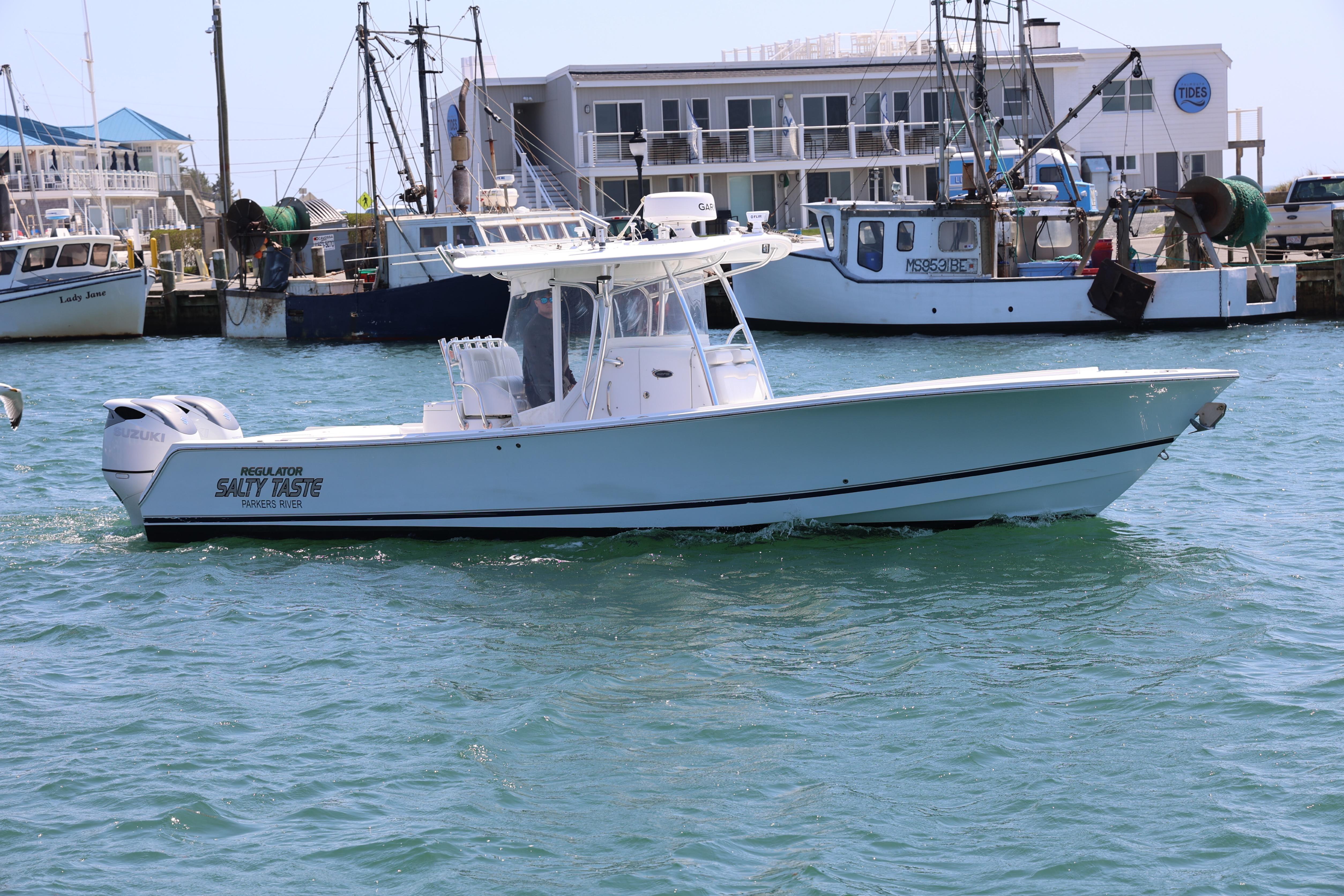 2009 Regulator 32 Forward Seating