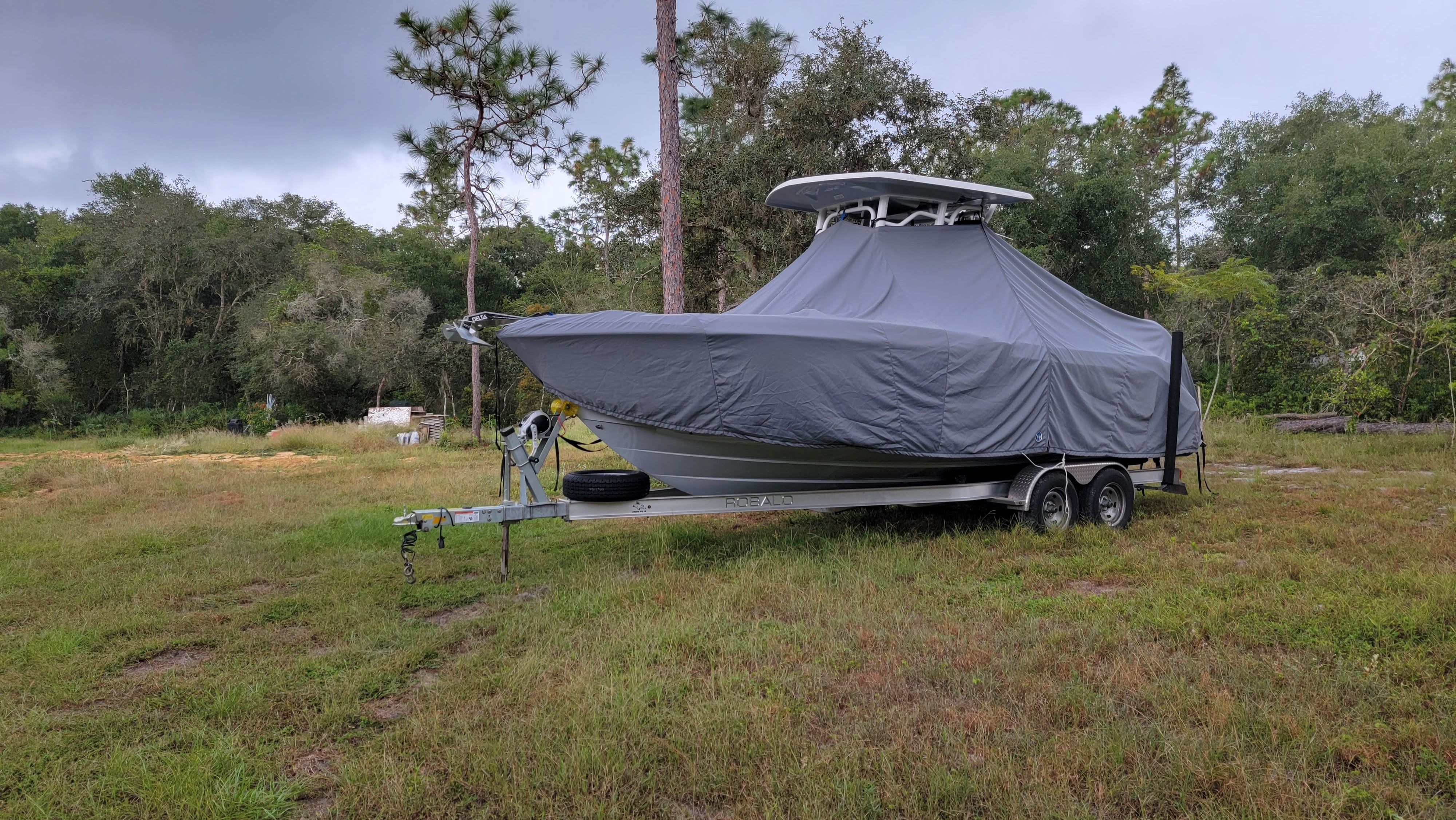 2021 Robalo R242 Center Console - 9
