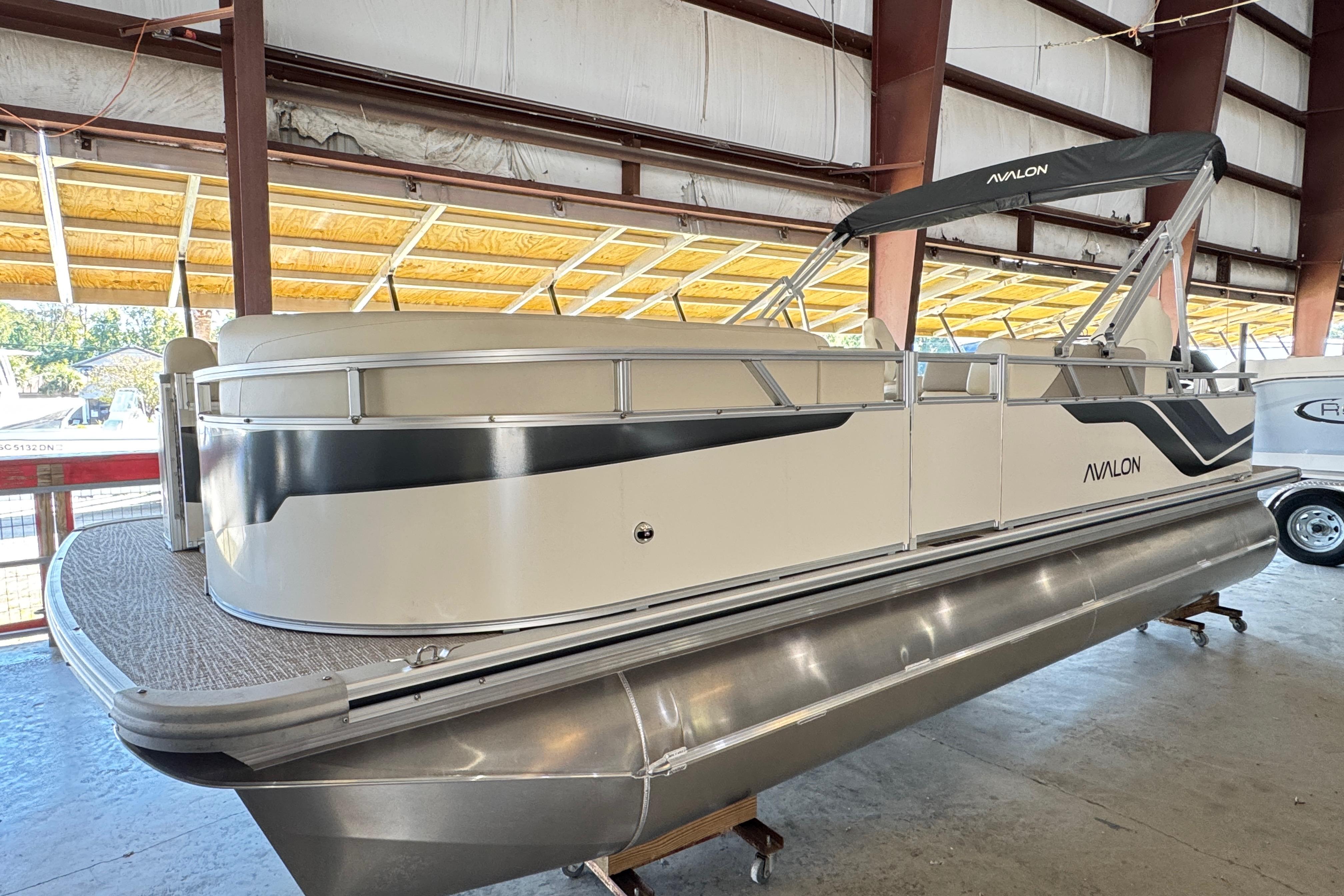 2025 Avalon 2025 2185 Rear Fish