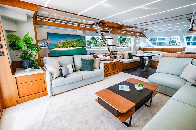 Salon to Port