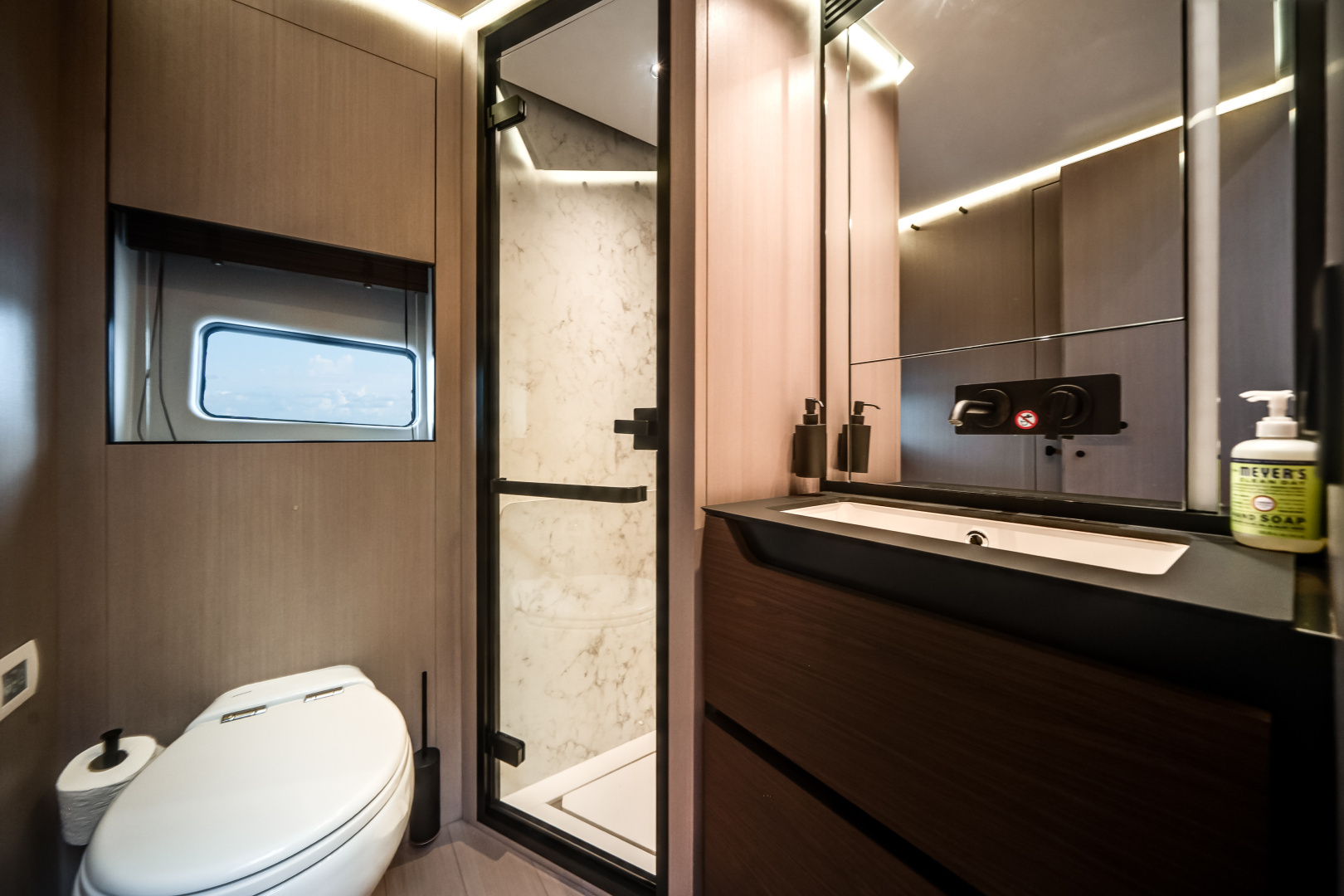 2026 Azimut S8 - Image 26
