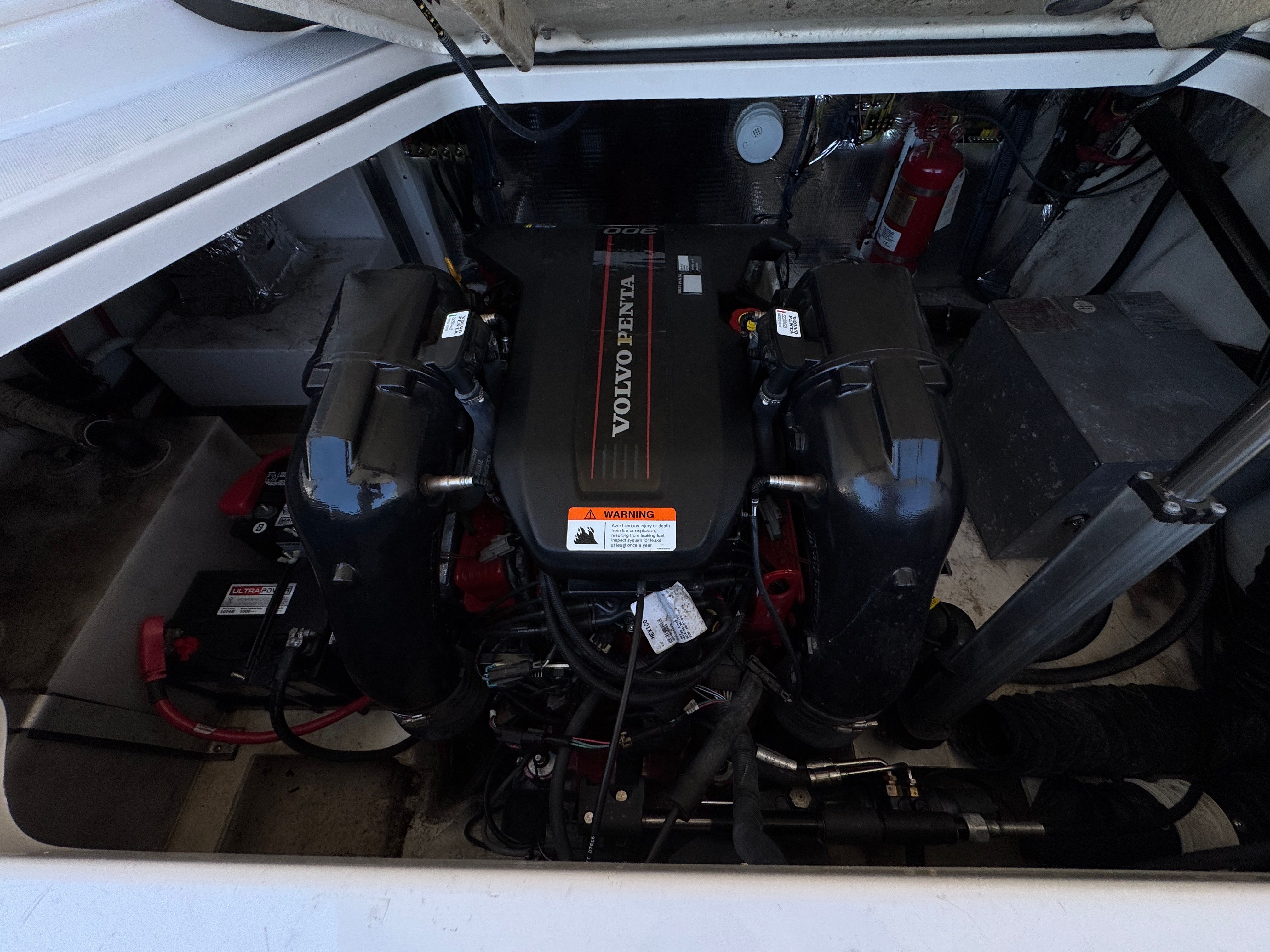 2016 REGAL 28 EXPRESS - Image 47