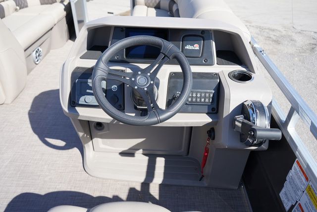 2025 Sun Tracker 20 Party Barge - 10