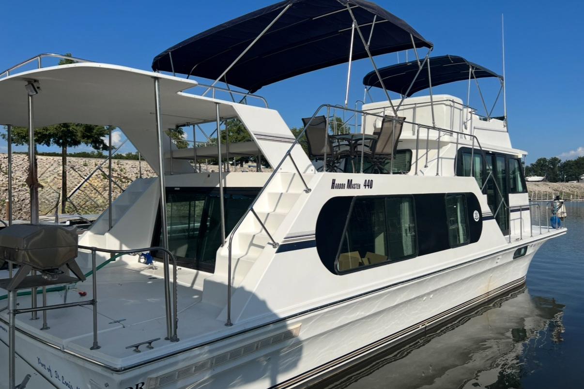 2002 Harbor Master 440 Widebody
