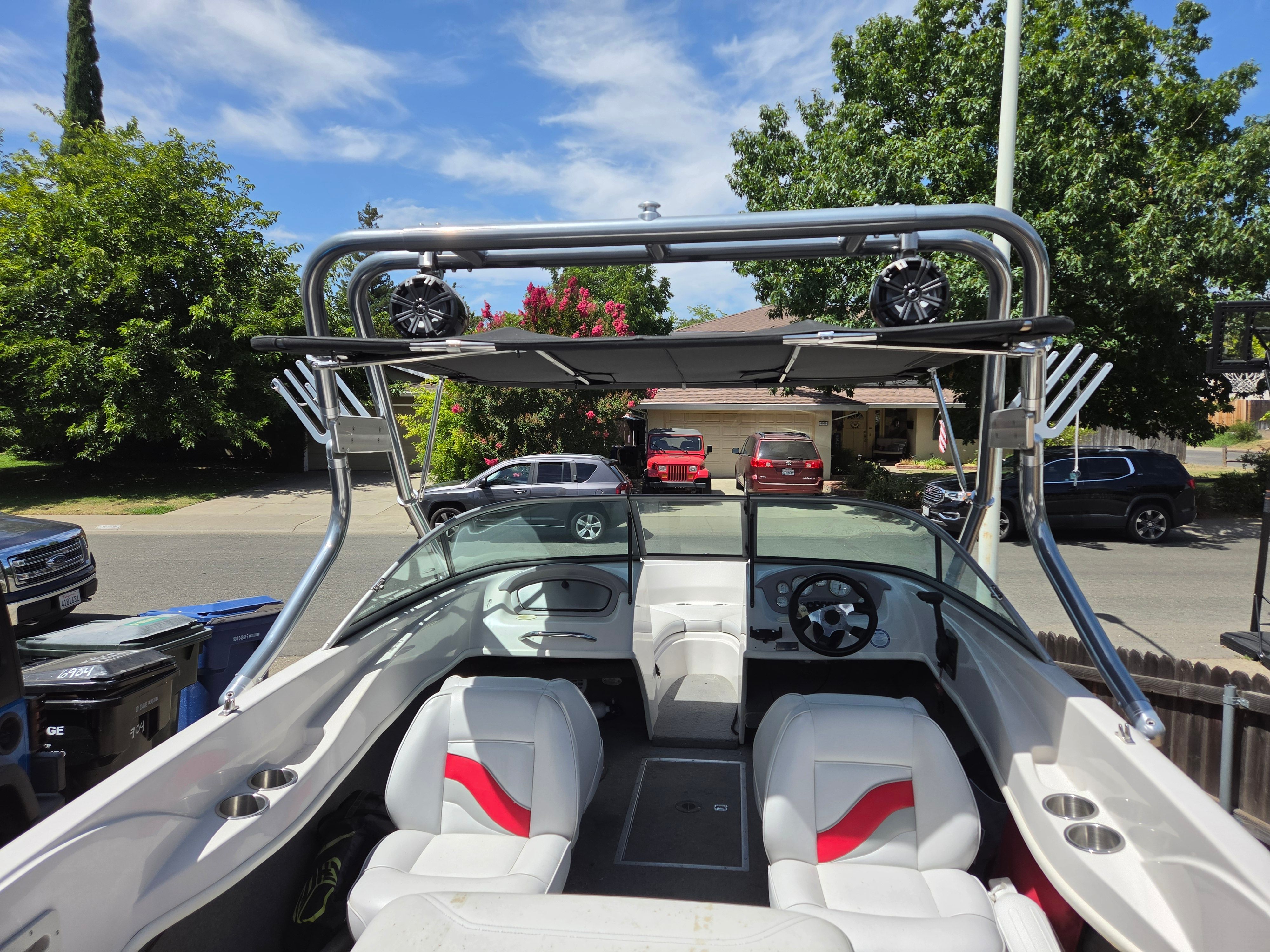 The image shows the cockpit of a 2007 Blue Water Catalacs Shadow boat with white seats and a steering wheel.