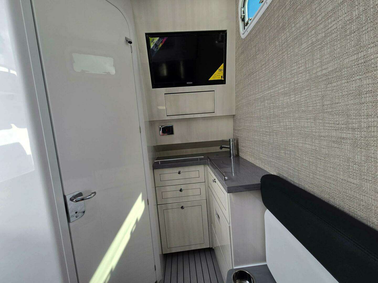2024 HCB 42 Lujo - Image 36