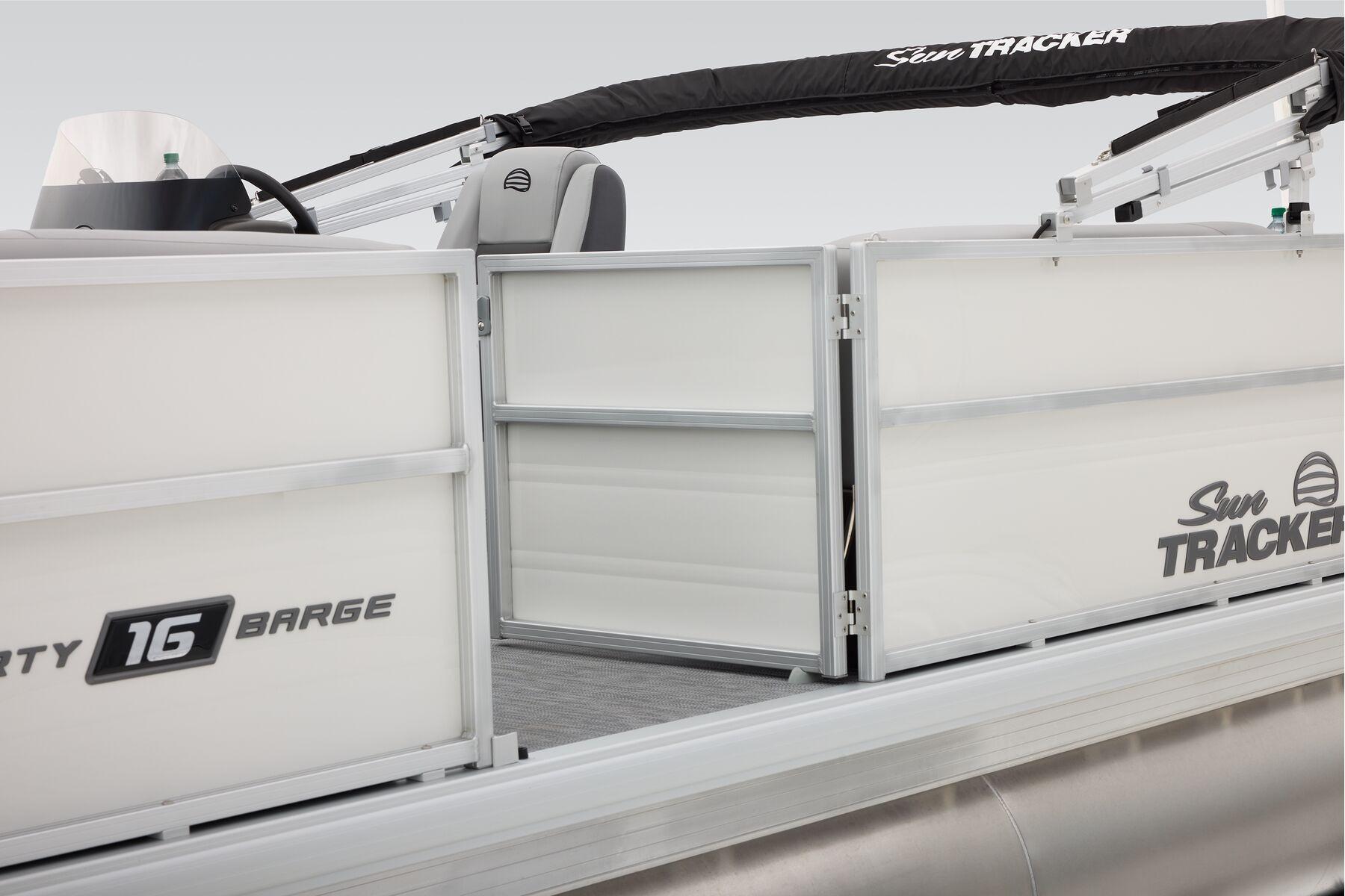 2026 Sun Tracker Party Barge 16 DLX - 36