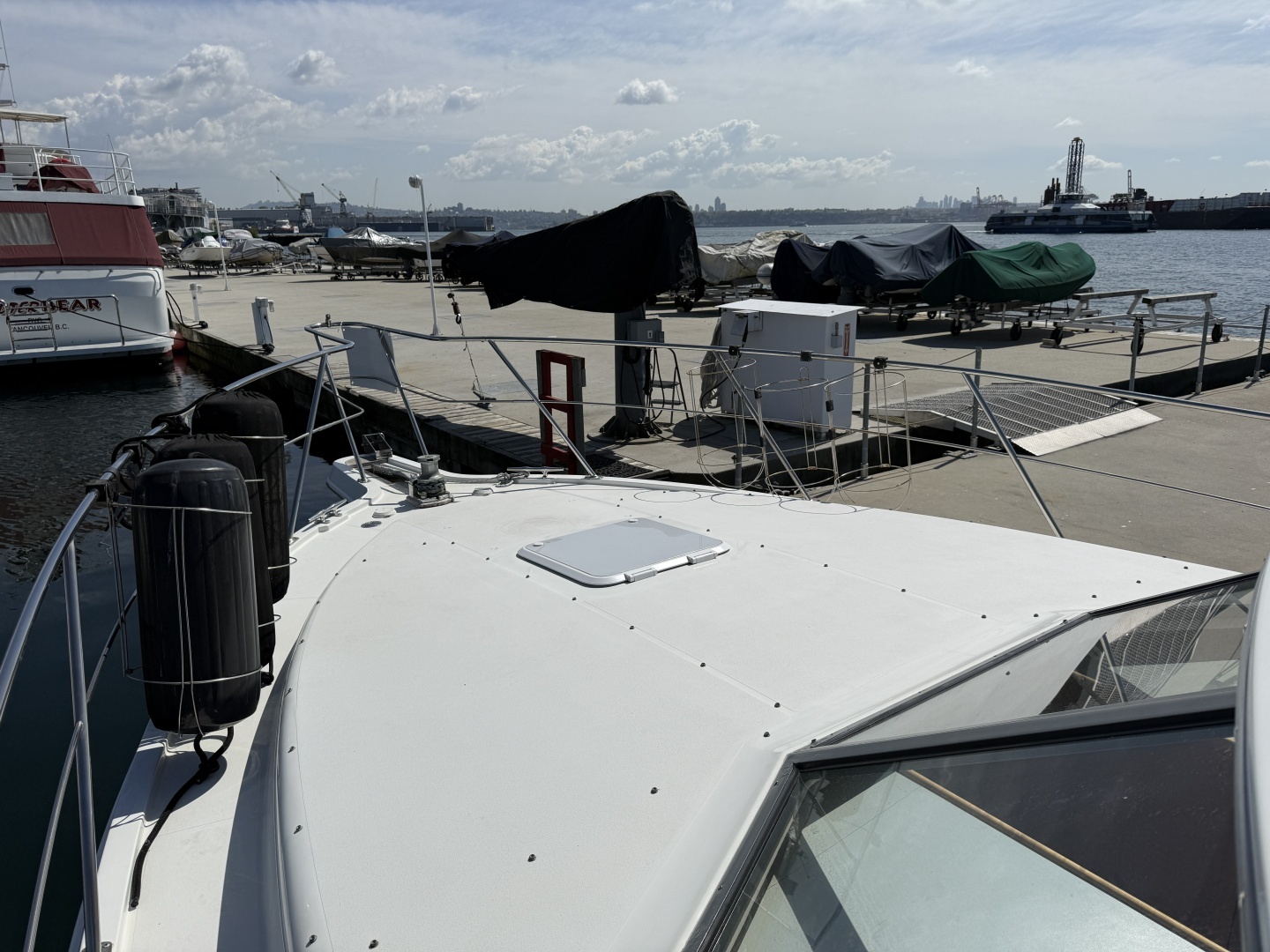 1996 Carver 370 Voyager - Image 15