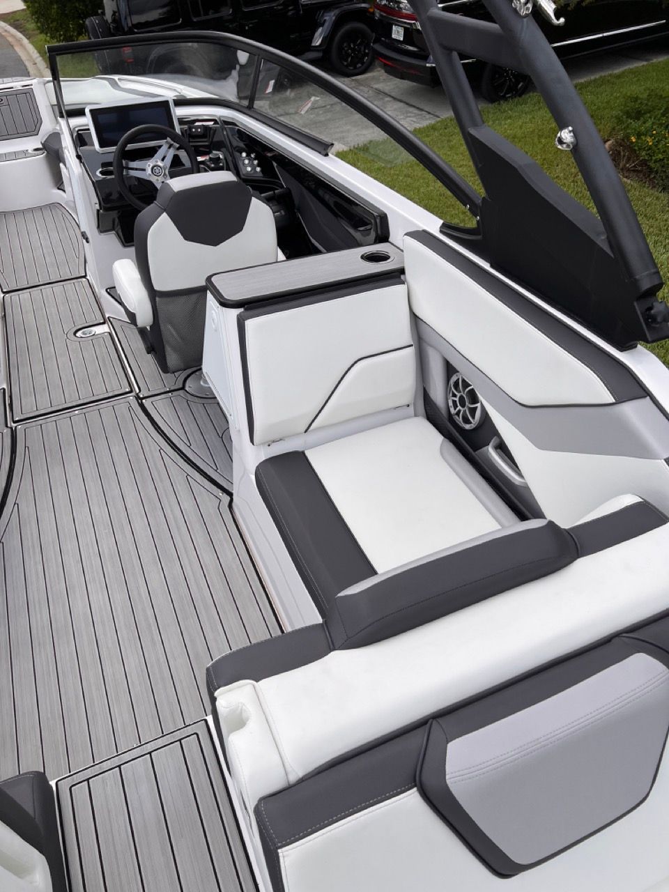 2023 Yamaha Boats 252S - 33
