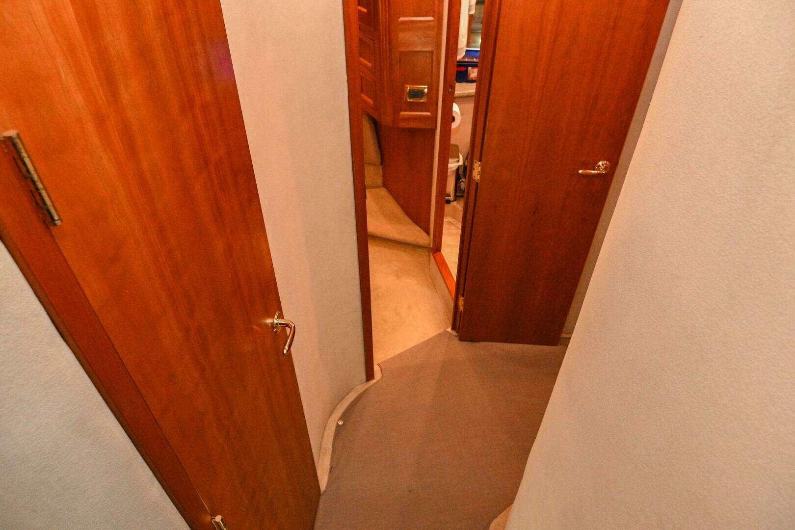 2002 Cruisers Yachts 5000 Sedan Sport - Image 52