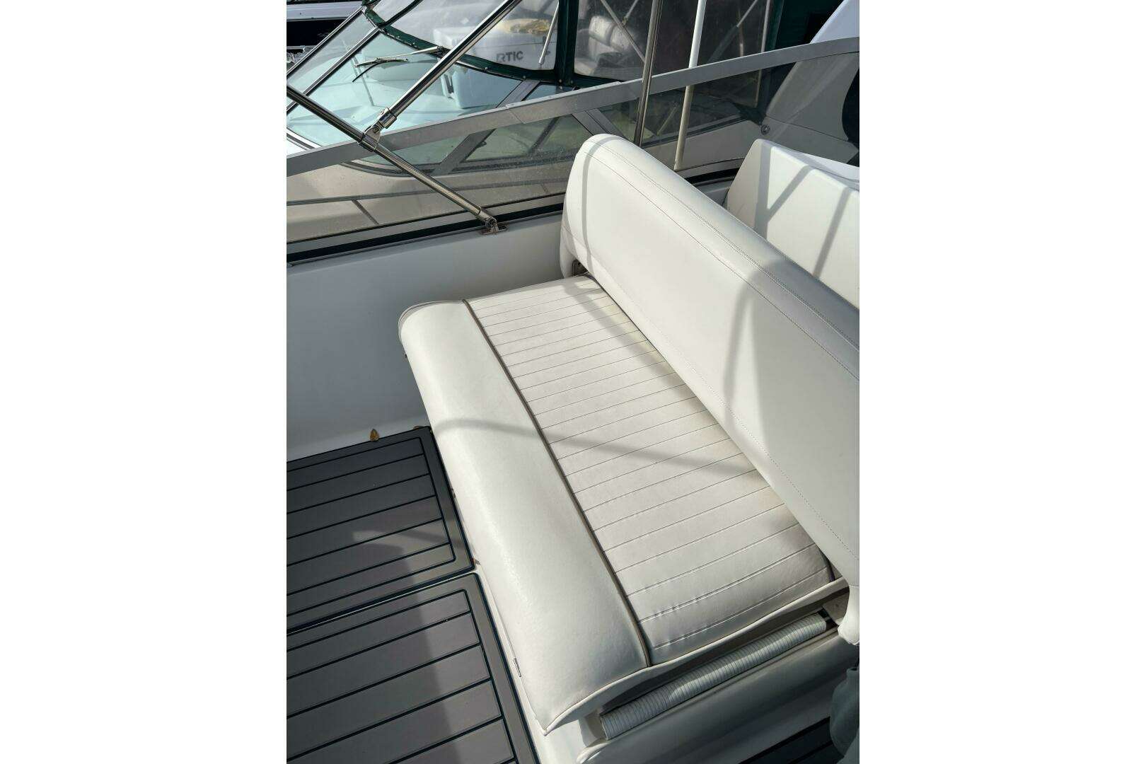 1996 Carver 320 Voyager - Image 26