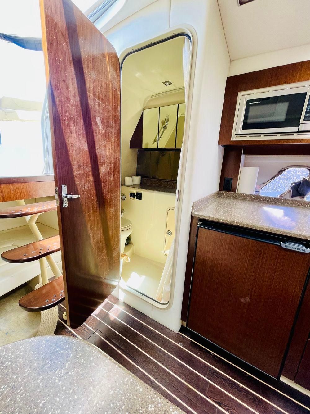 2012 Cruisers Yachts 350 Express - 28