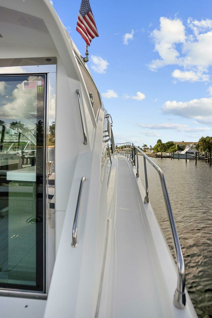2019 Cruisers Yachts 54 Cantius - Image 14