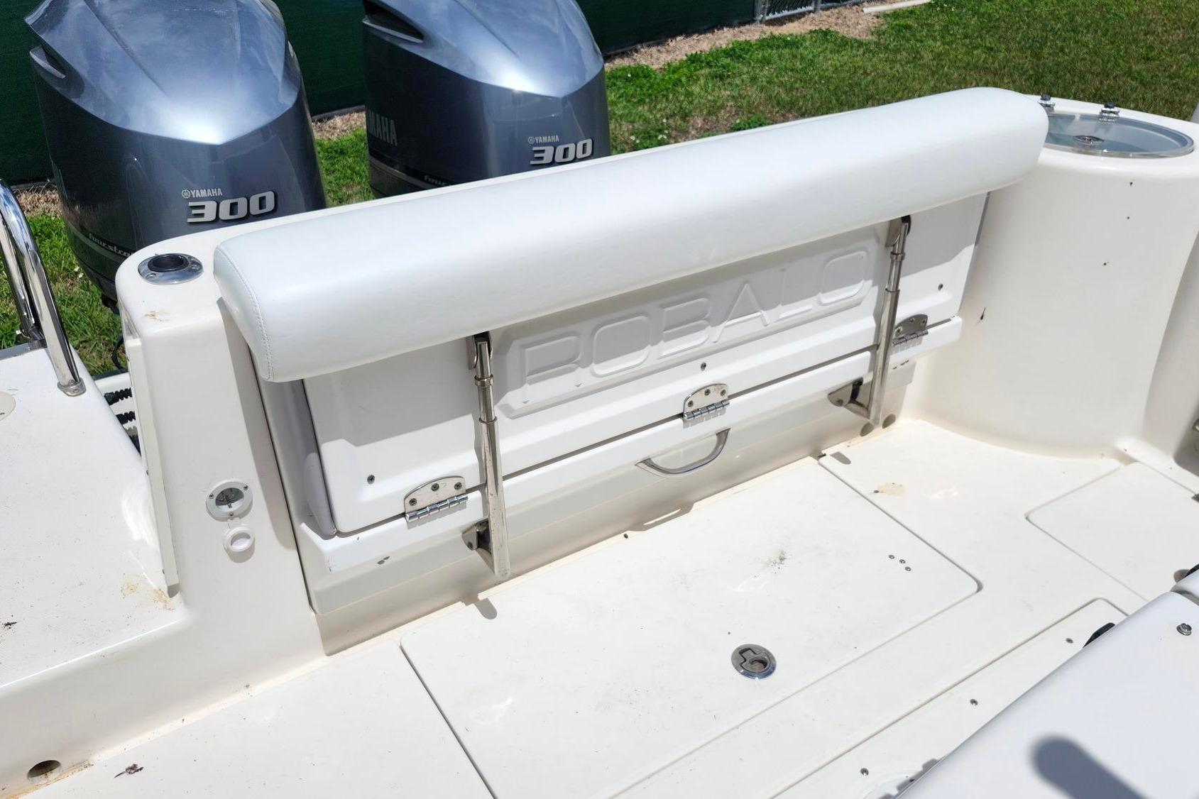 2015 Robalo R300 Center Console boat with Yamaha 300 engines, white seating.