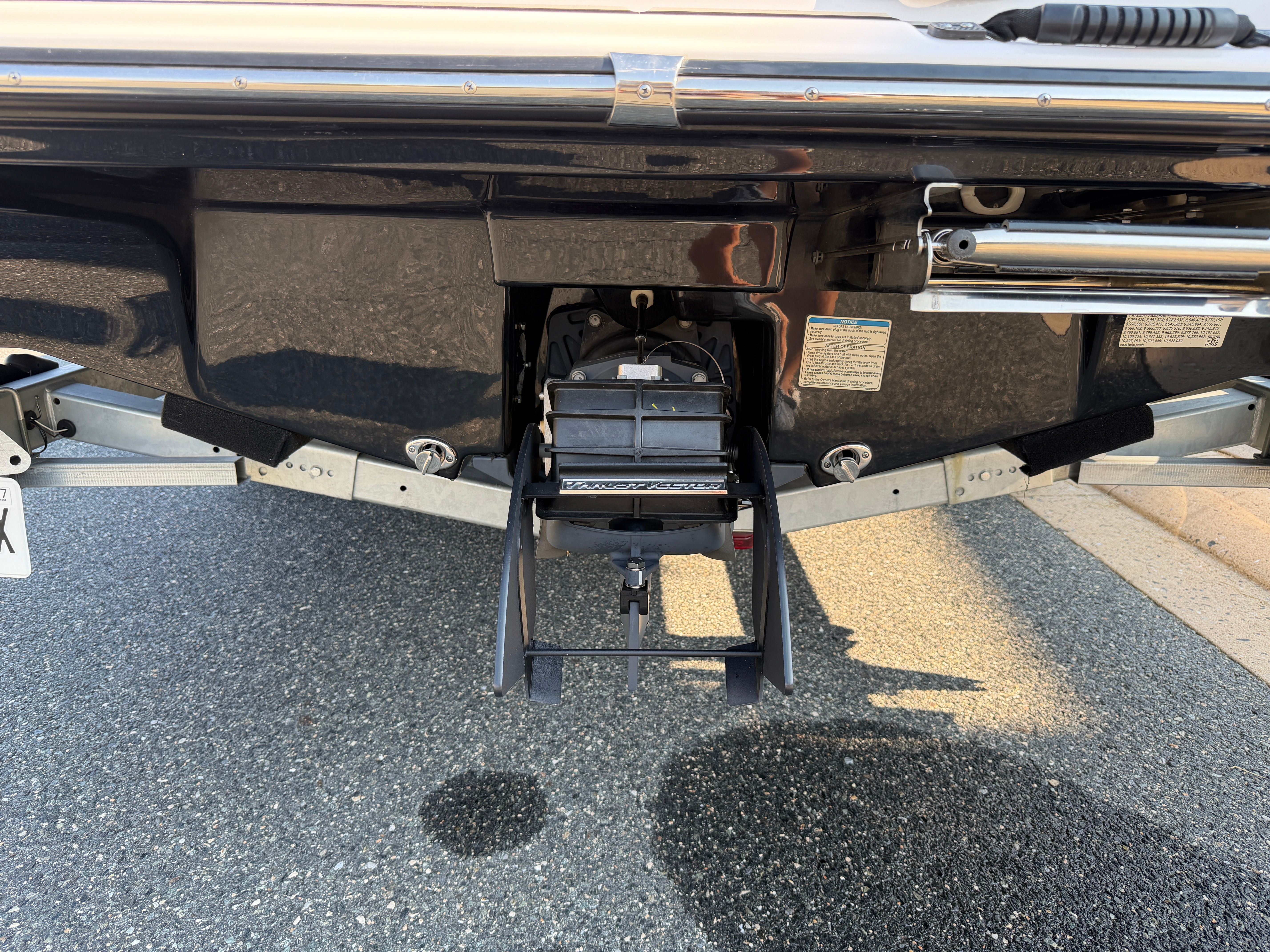 The image shows the stern of a Yamaha 195S boat with a jet drive.
