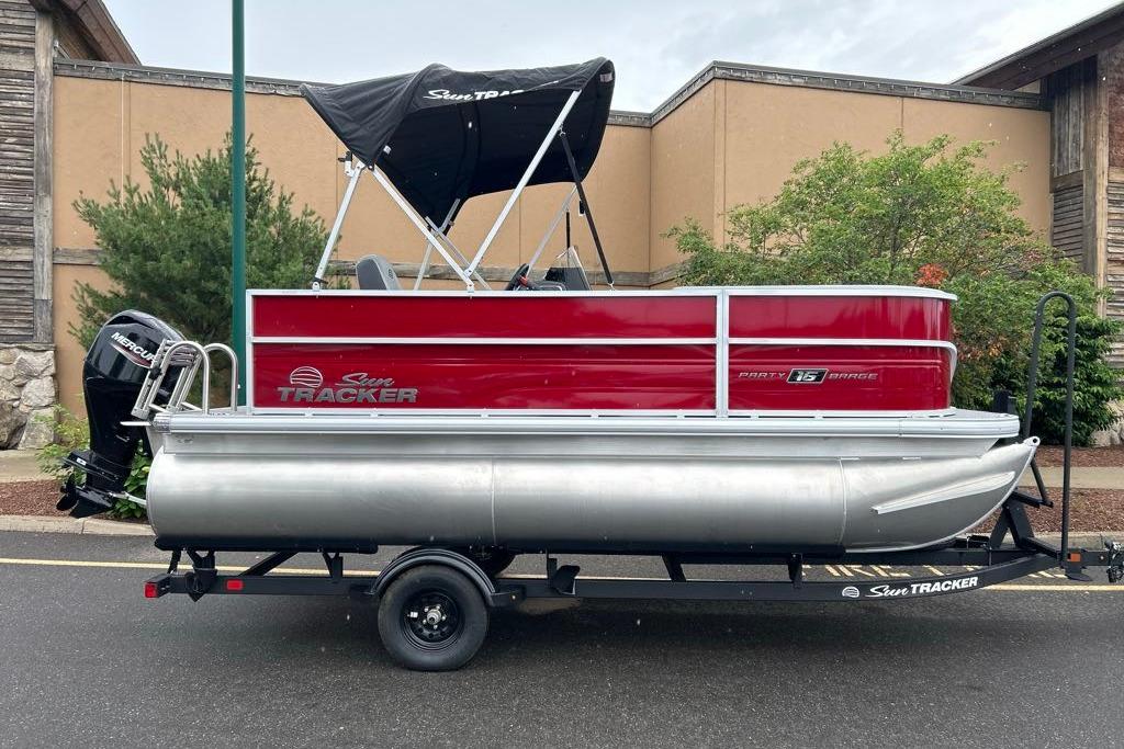 2026 Sun Tracker Party Barge 16 DLX