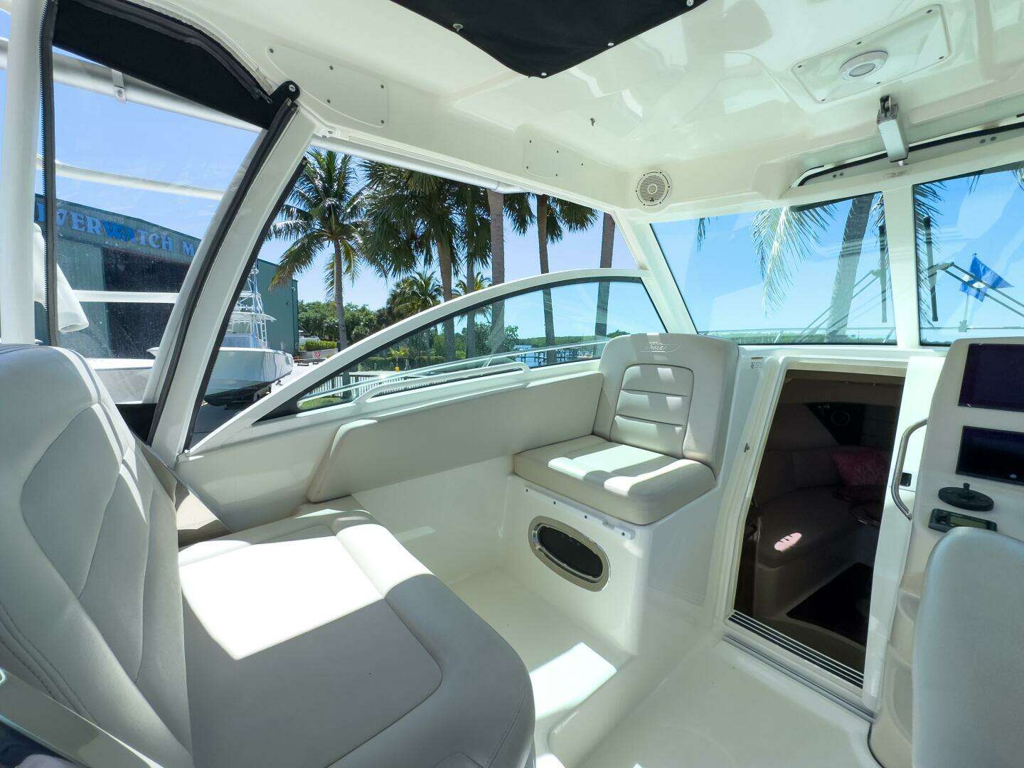 2018 Boston Whaler 315 Conquest - Image 21