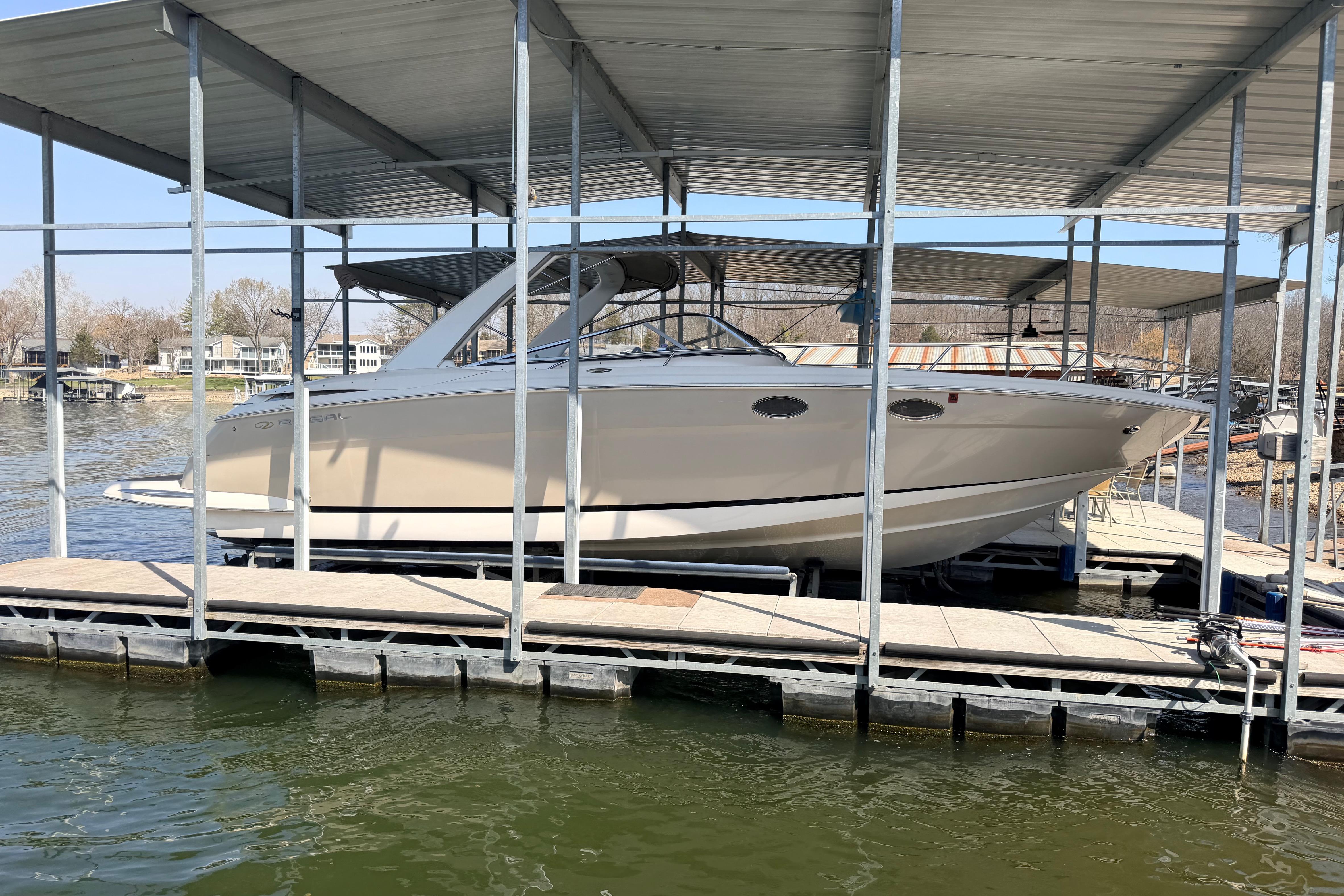2005 Regal 3350 Sport Cruiser