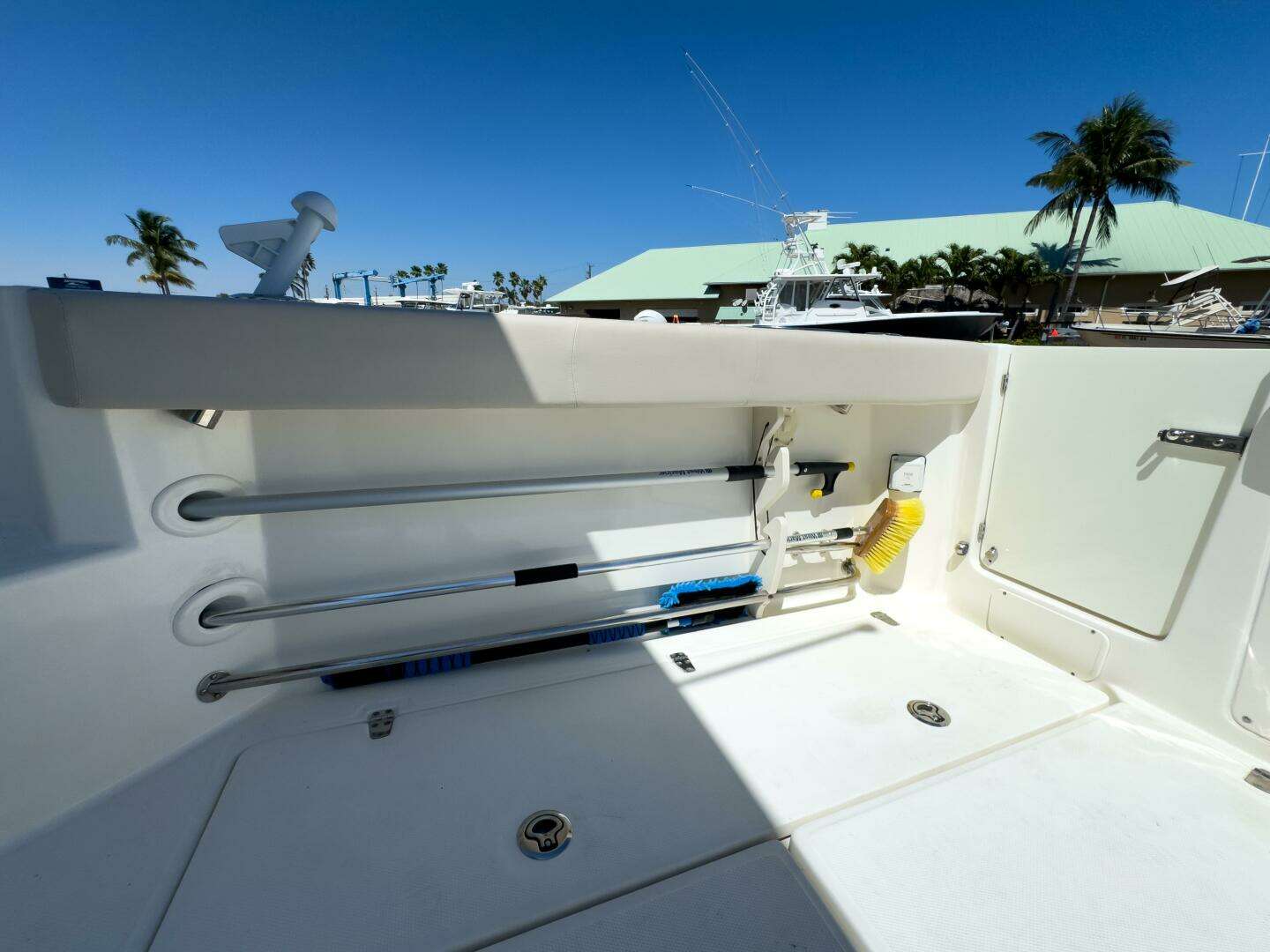 2018 Boston Whaler 315 Conquest - Image 11