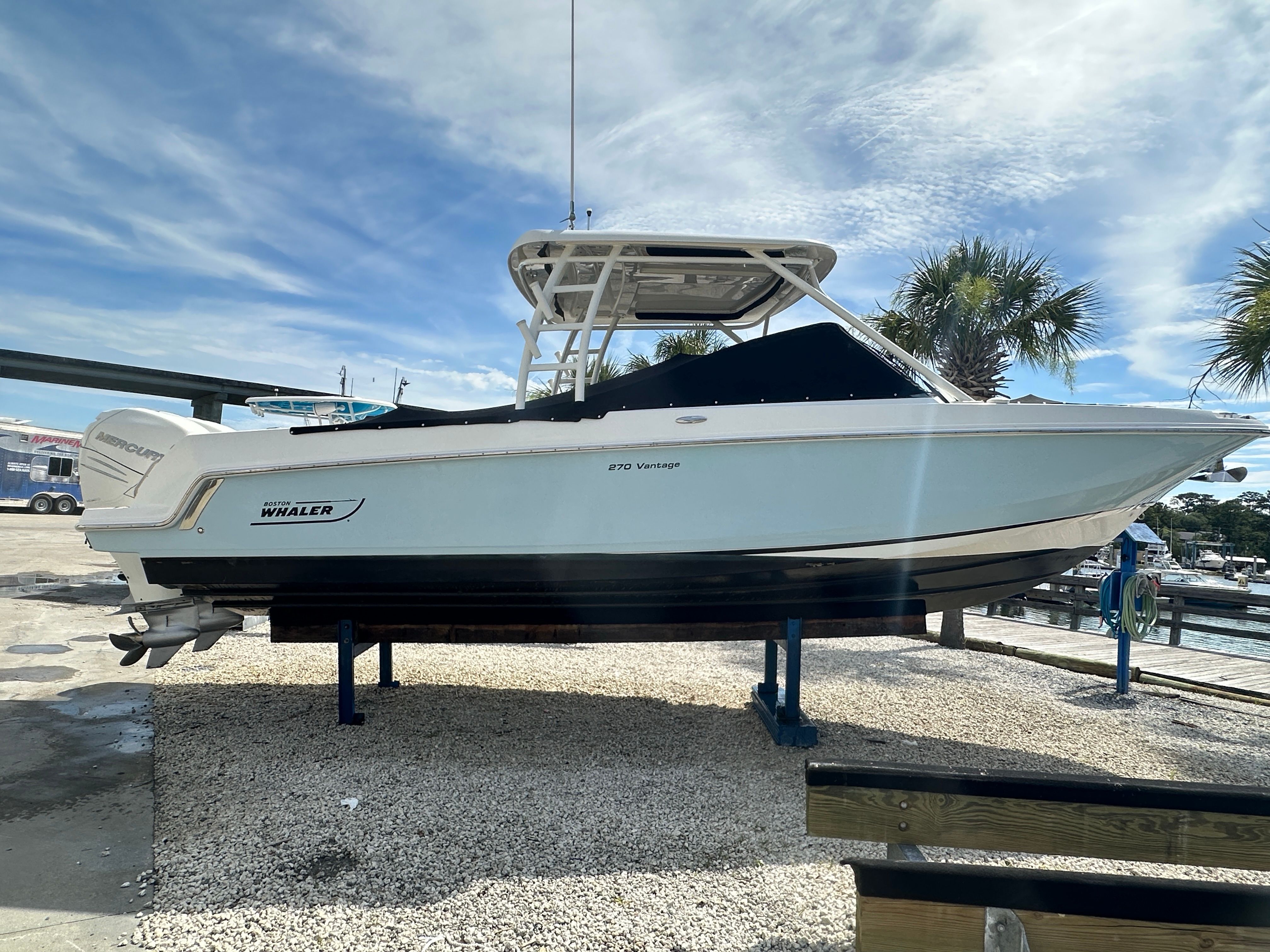 2017 Boston Whaler 270 Vantage