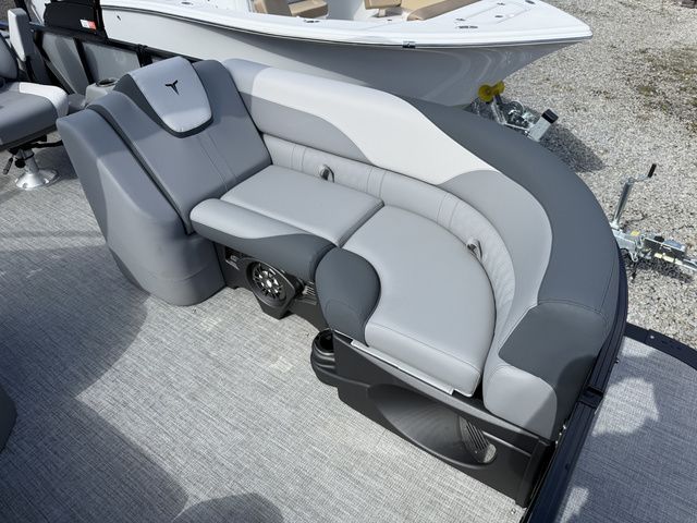 2026 Tahoe LTZ - 23 FT Versatile Rear Lounger - 14