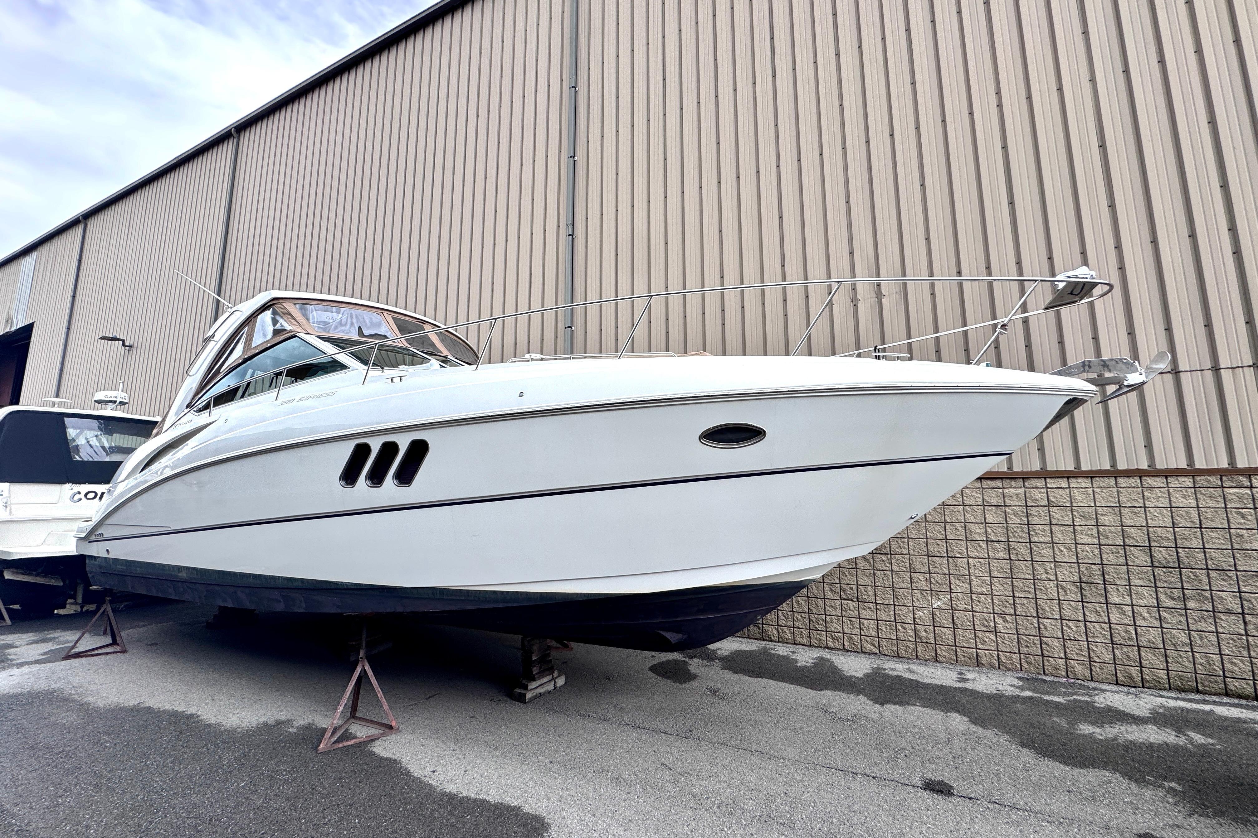 2015 Cruisers Yachts 380 Express