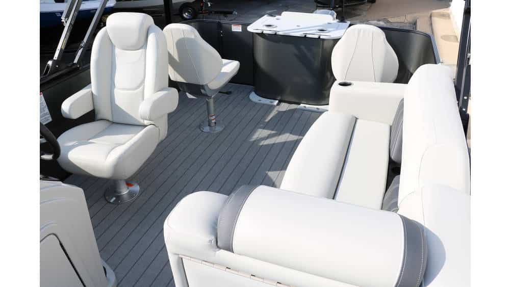 2025 Sylvan Mirage 820 Party Fish Premium - 6