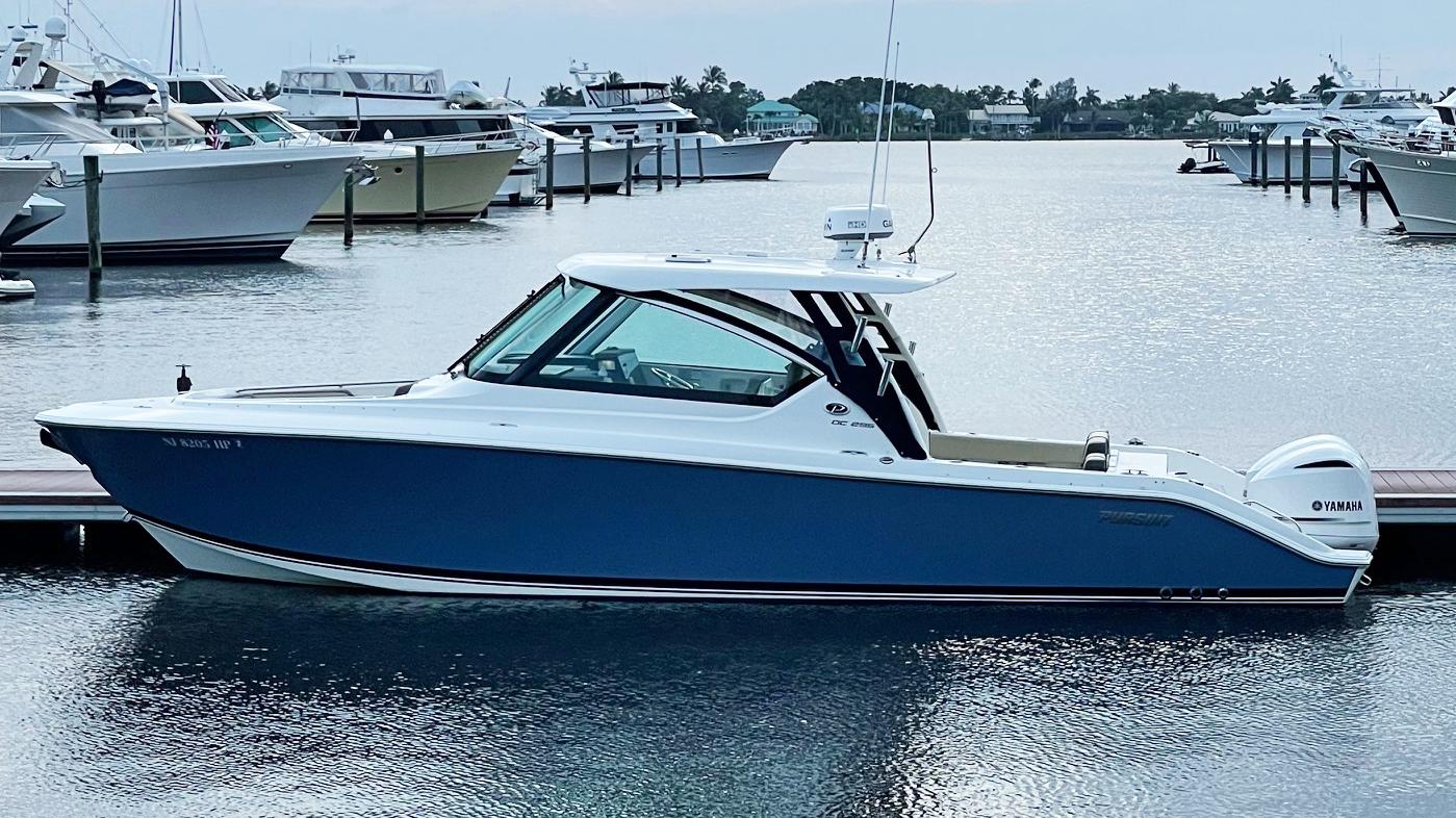 2021 Pursuit DC 295 Dual Console