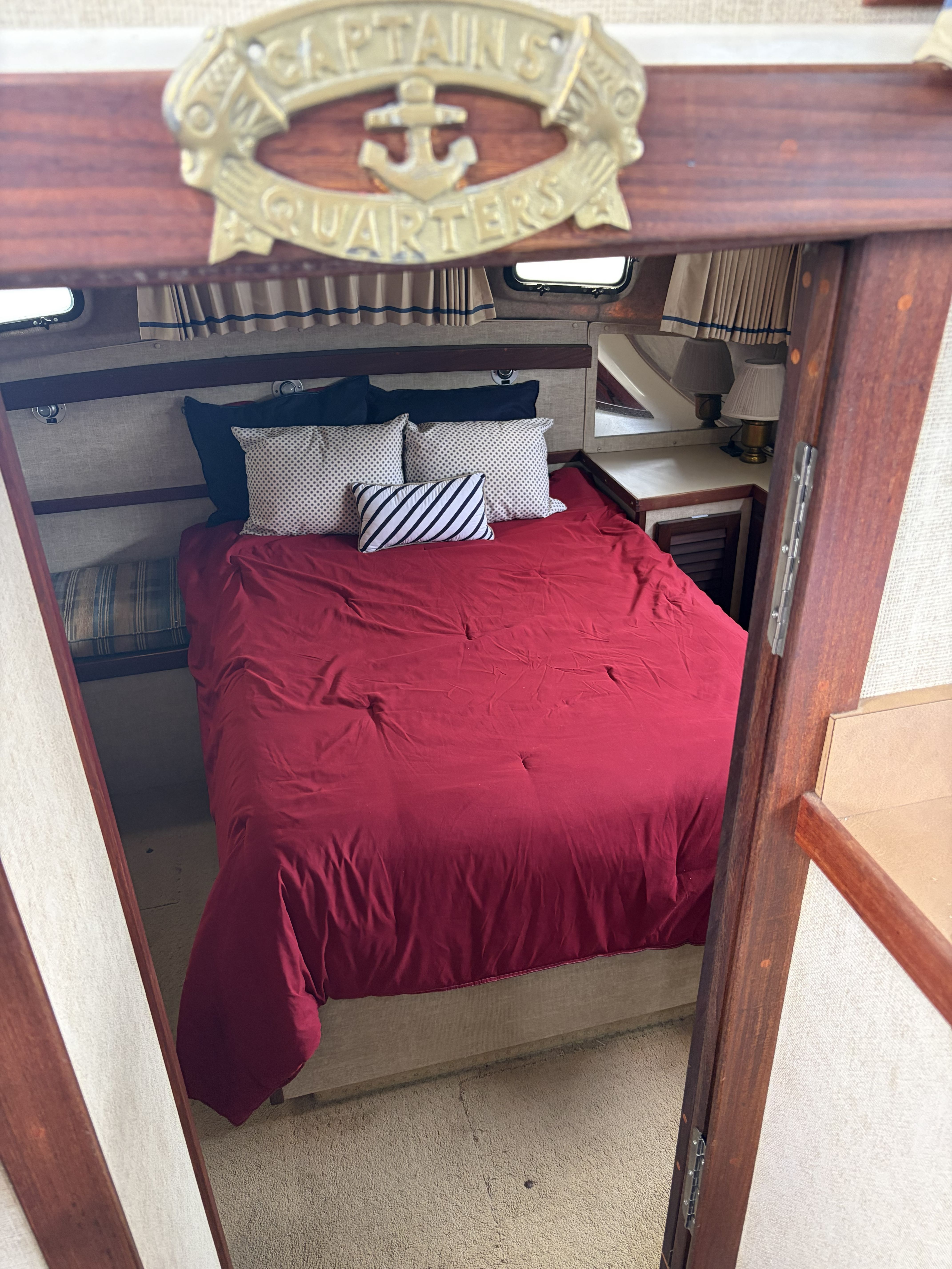1983 Silverton 40 Aft Cabin - 11