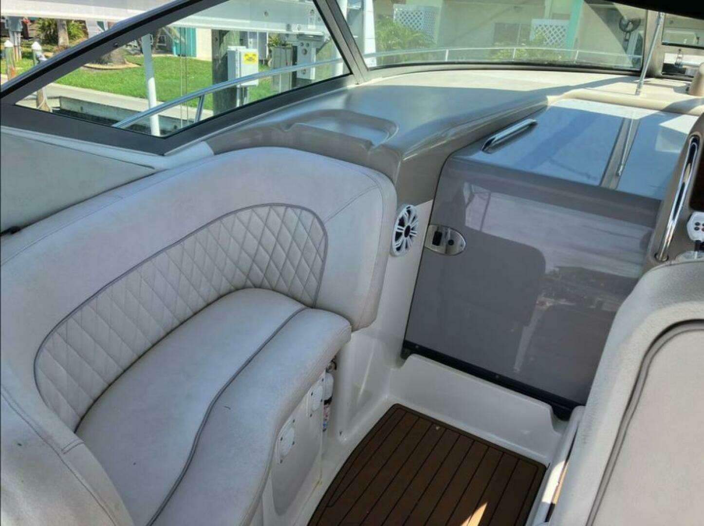 2002 Sea Ray 320 Sundancer - Image 25