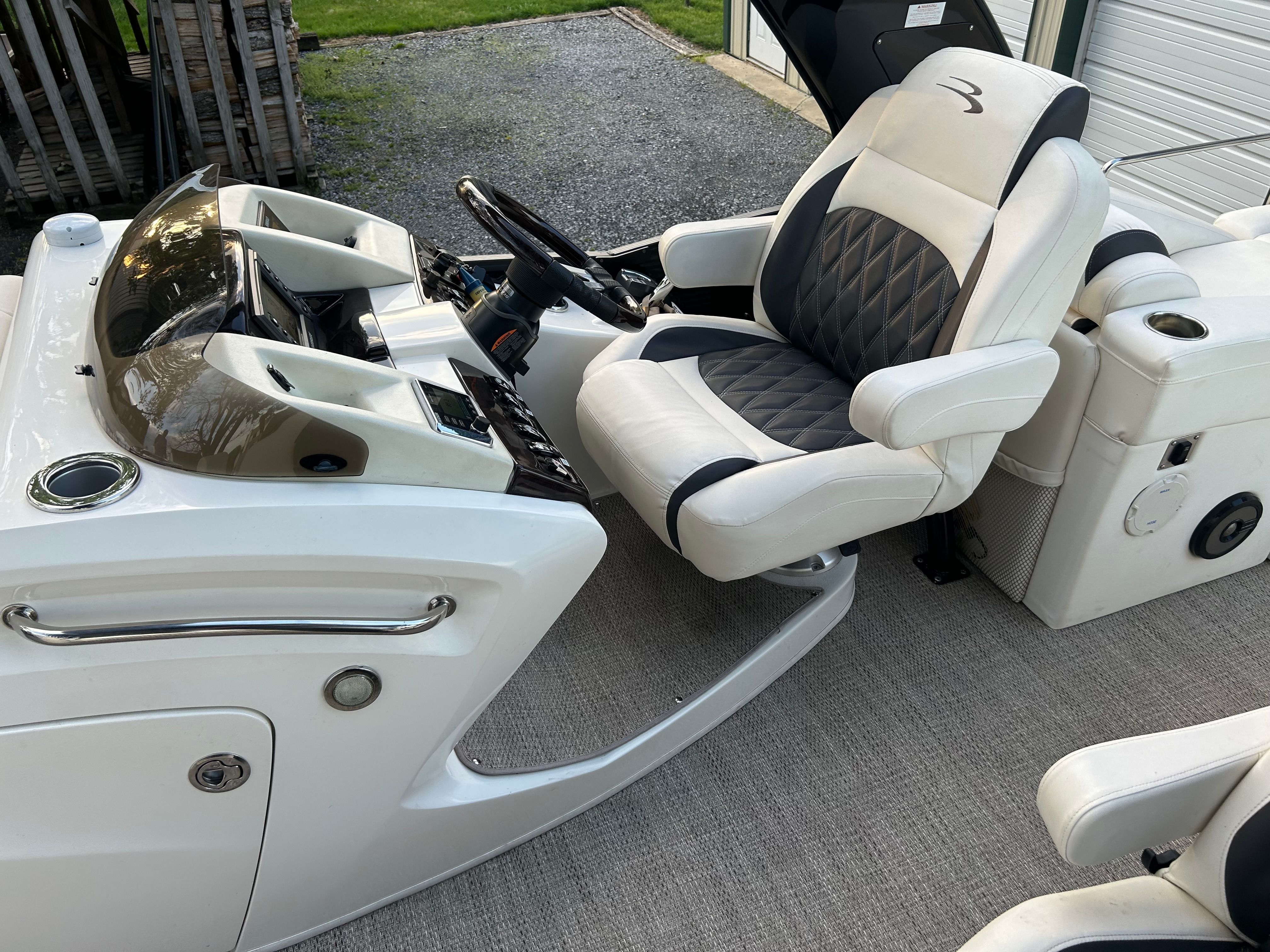 2017 Bennington 25 QX - 50