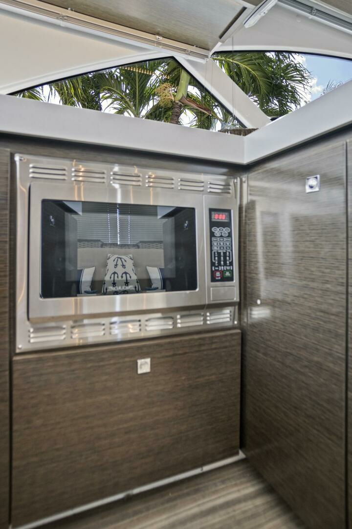 2019 Cruisers Yachts 54 Cantius - Image 27