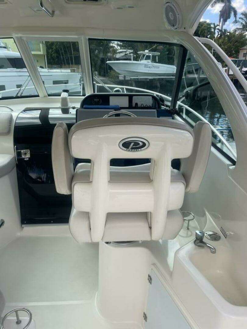 2014 Pursuit OS 315 - Image 24