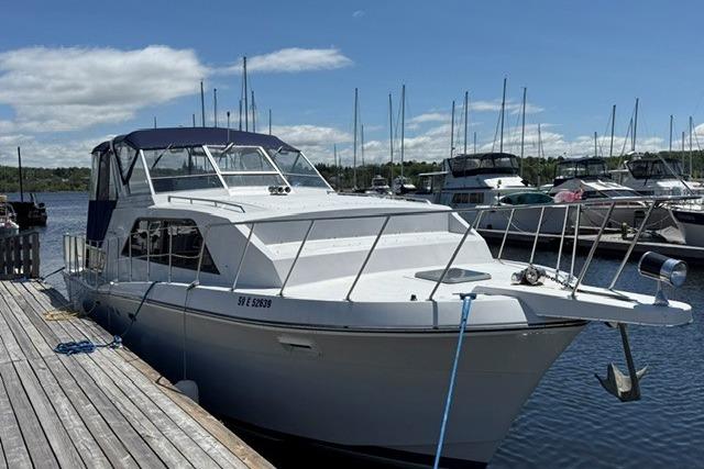 1988 Chris-Craft 381 Catalina