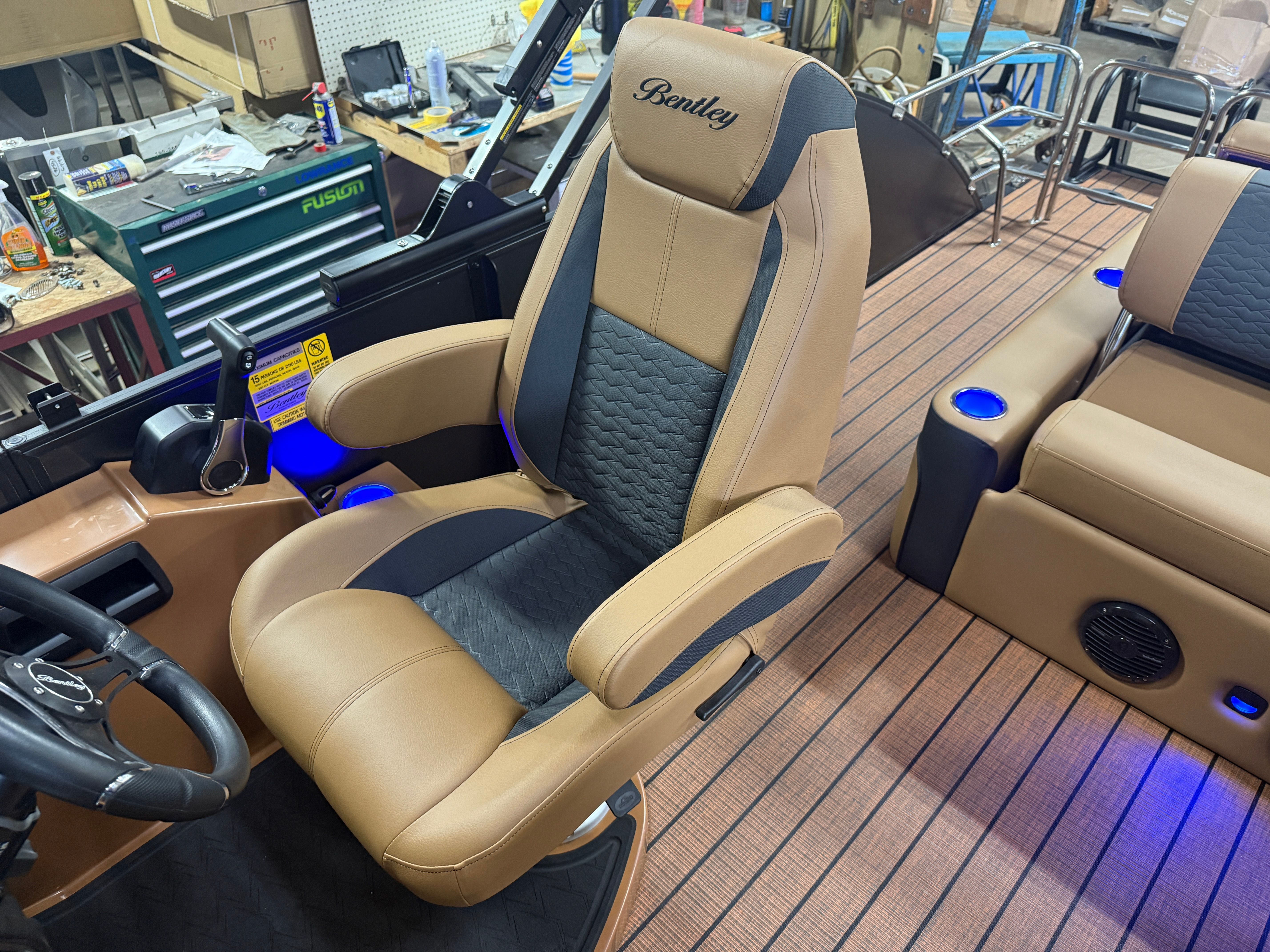 2026 Bentley Pontoons Elite 300HP 253 Swingback Tritoon - 14