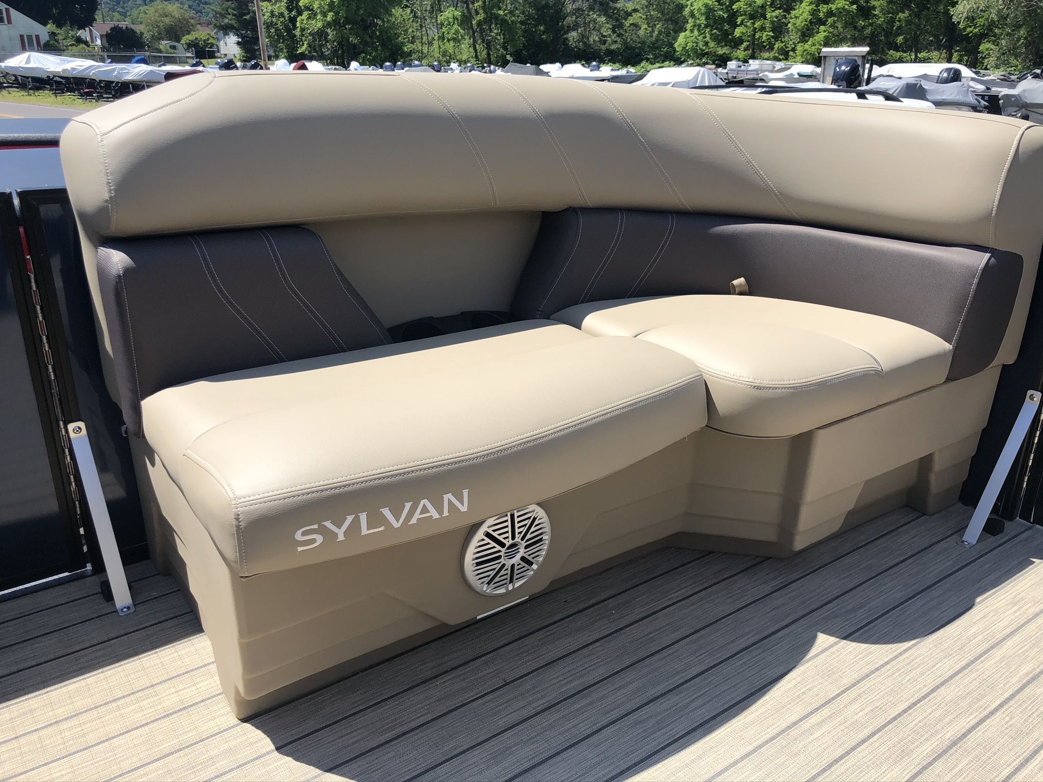 2026 Sylvan Mirage 8520 Cruise - 16