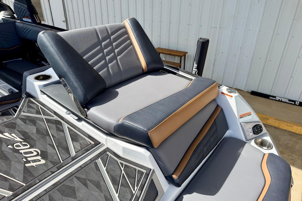 2025 Tigé Ultré 25ZX boat seat with sleek design and premium upholstery.