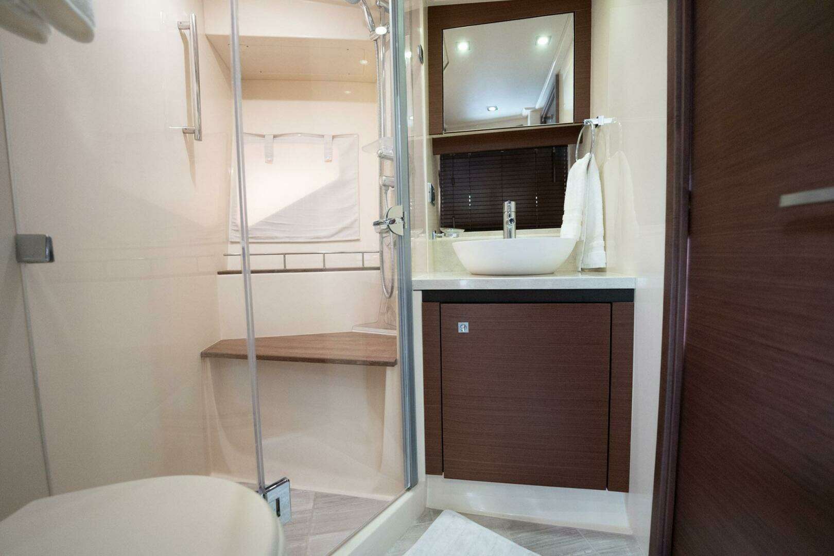 2015 Sea Ray 510 Sundancer - Image 105