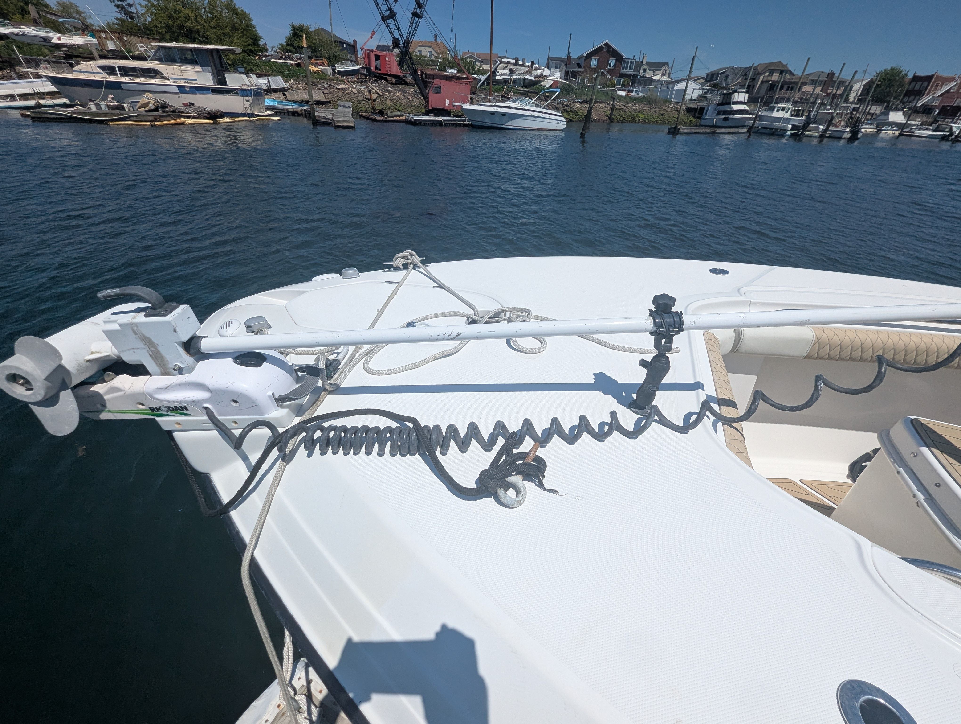 Wellcraft 35 CCF 2005 boat deck with fishing rod holder in harbor.