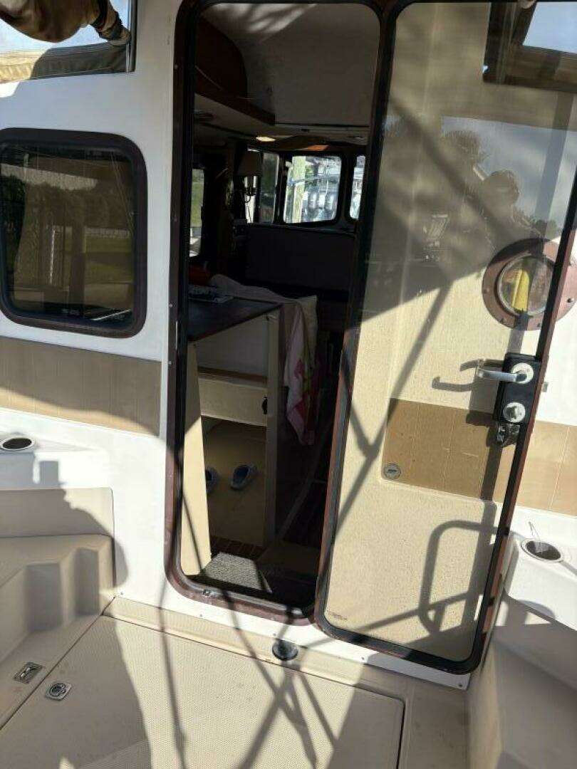 2014 Ranger Tugs R-27 - Image 13