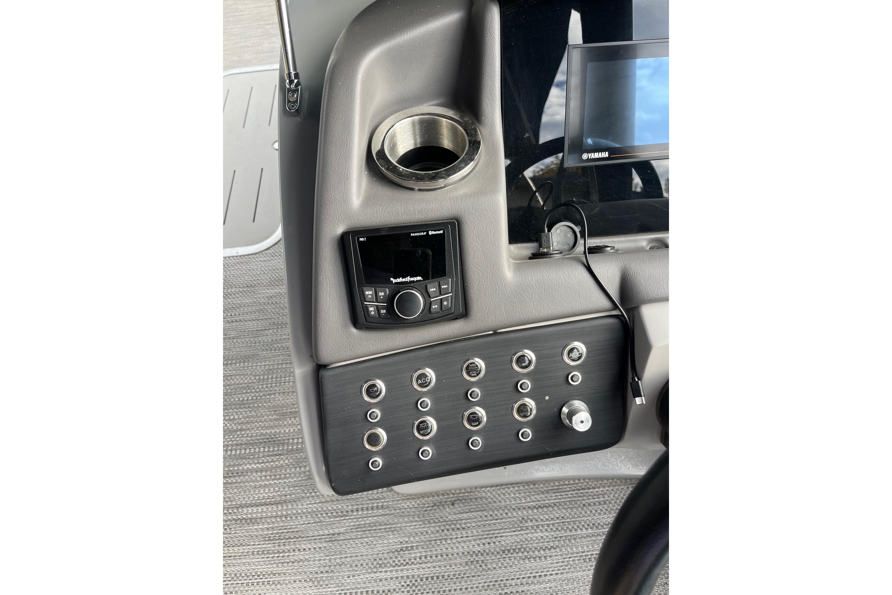 Control panel of 2021 Bennington 27 QXFBWAX2 boat with audio system and switches.