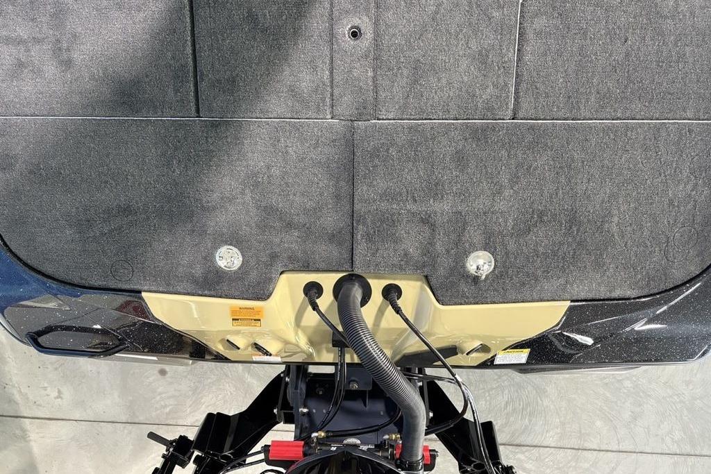 2026 Skeeter ZXE21 boat transom with cables and carpeted surface.