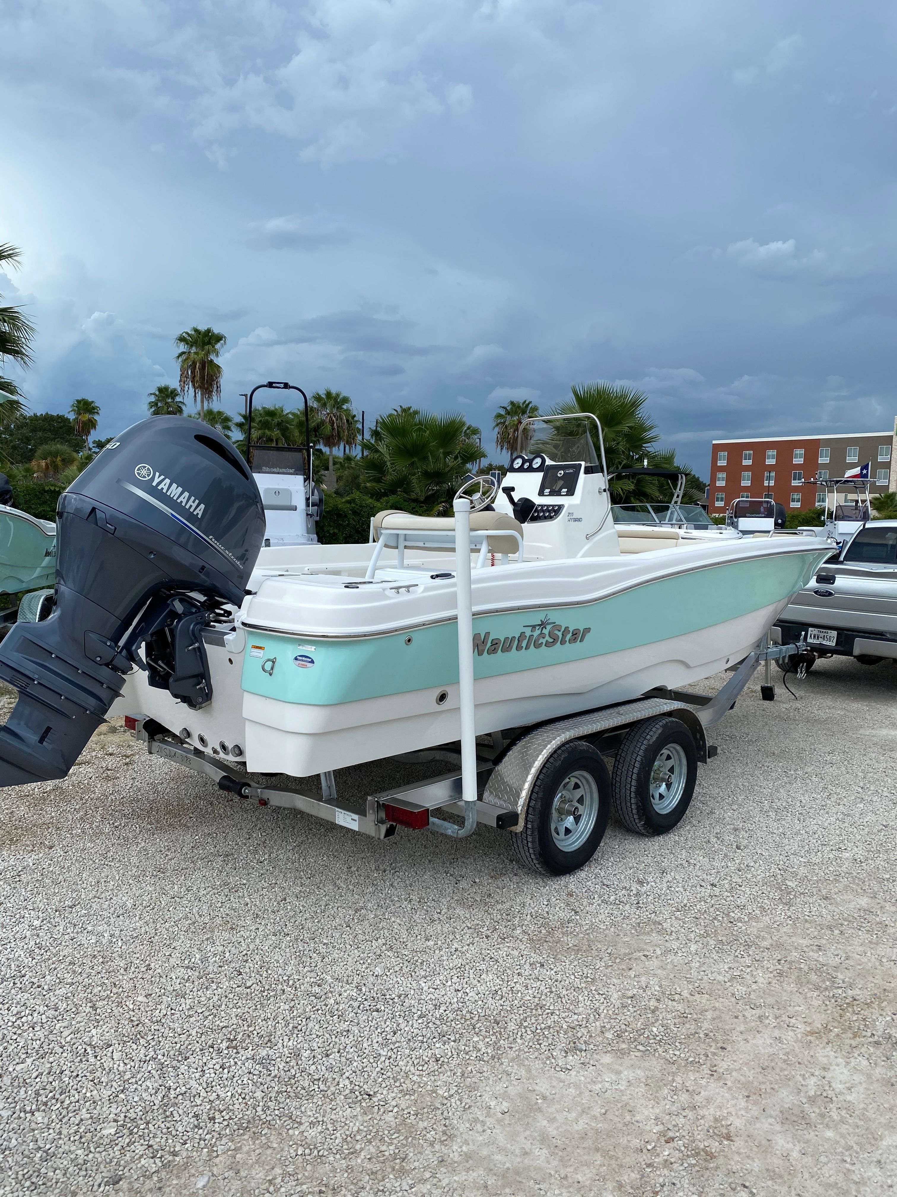2021 NauticStar 211 Hybrid - 11
