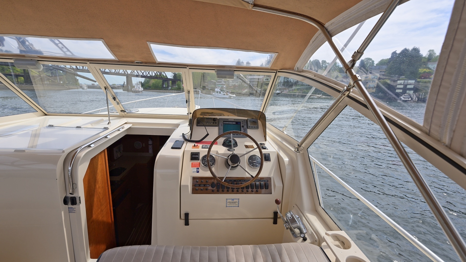 2004 Mainship Pilot 34 - Image 19